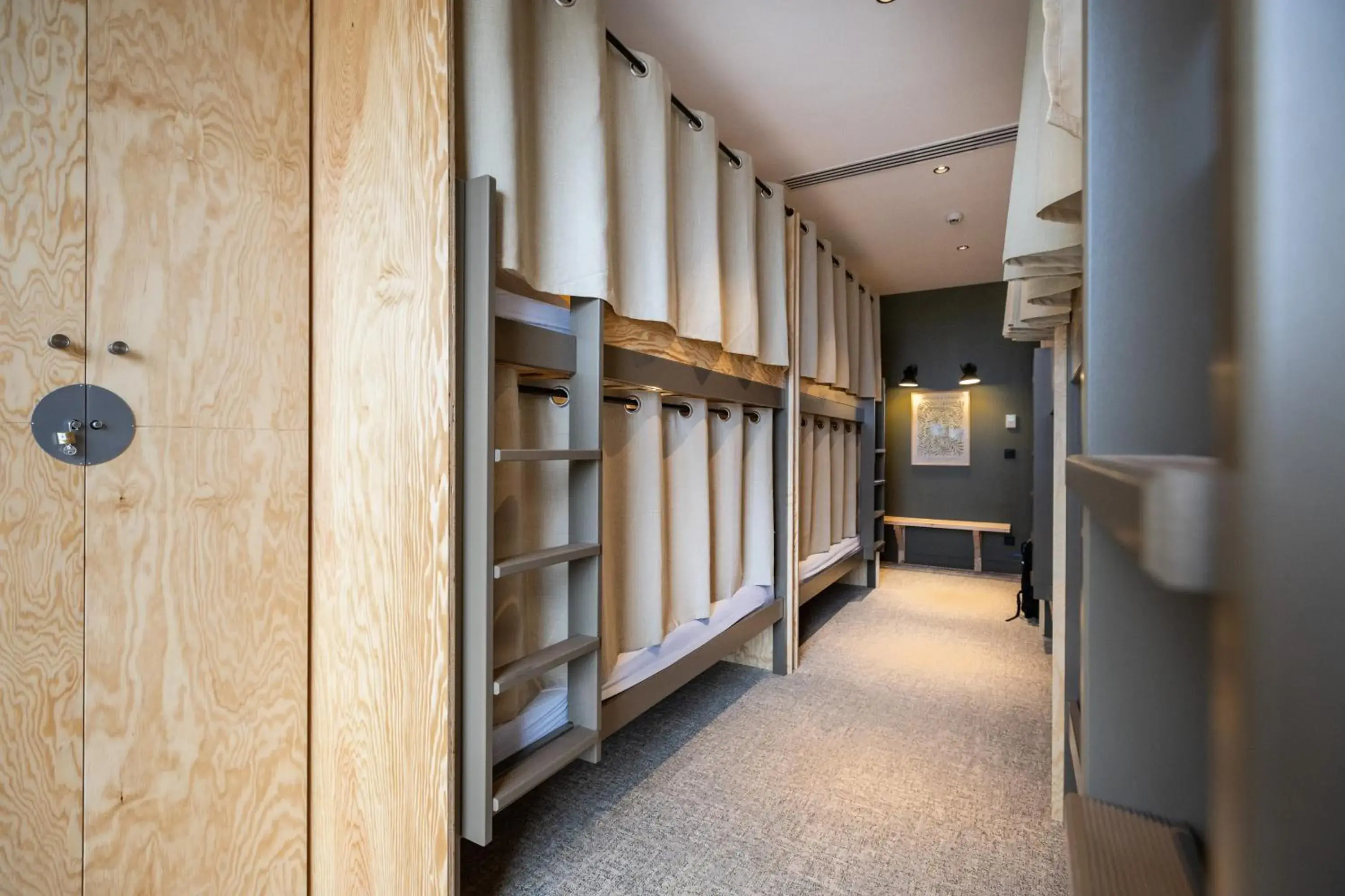 4-Bed Mixed Dormitory Room in Hôtel le Bout du Parc de Versailles 4-Bed Mixed Dormitory Room in Hôtel le Bout du Parc de Versailles