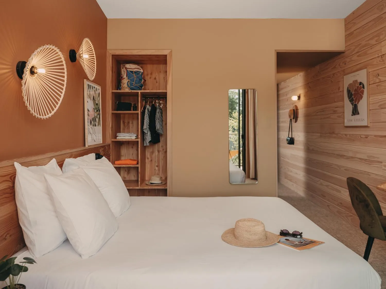 Photo of the whole room, Bed in Hôtel le Bout du Parc de Versailles