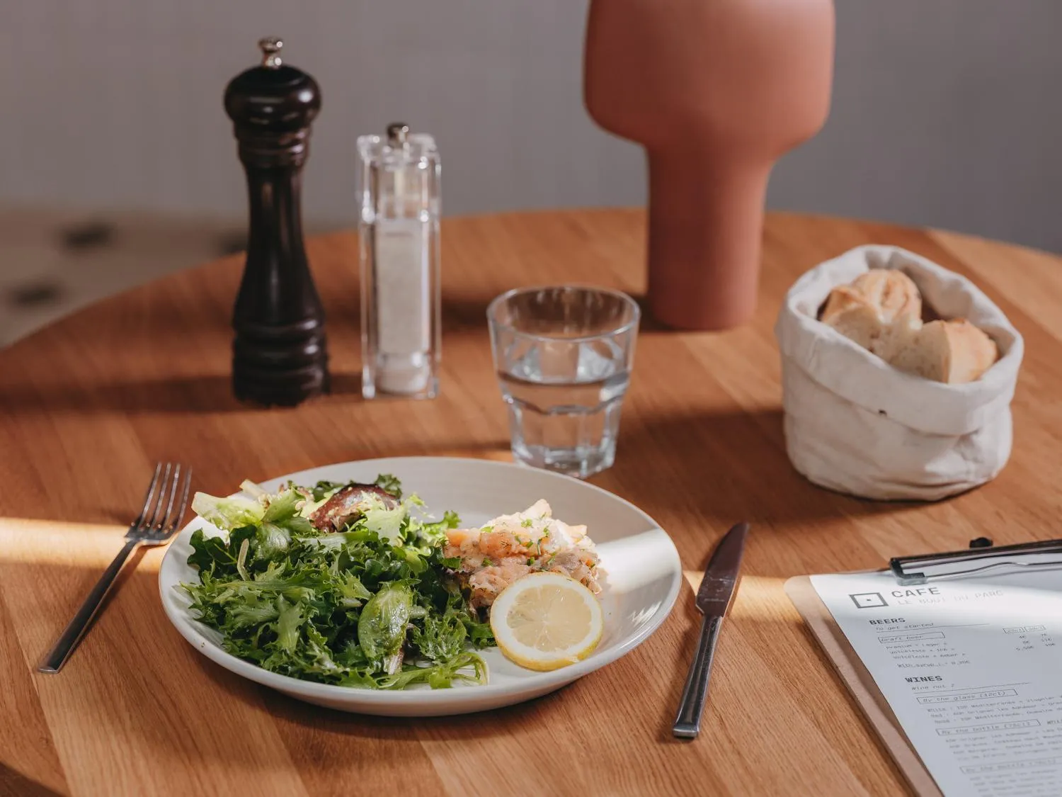 Restaurant/places to eat in Hôtel le Bout du Parc de Versailles