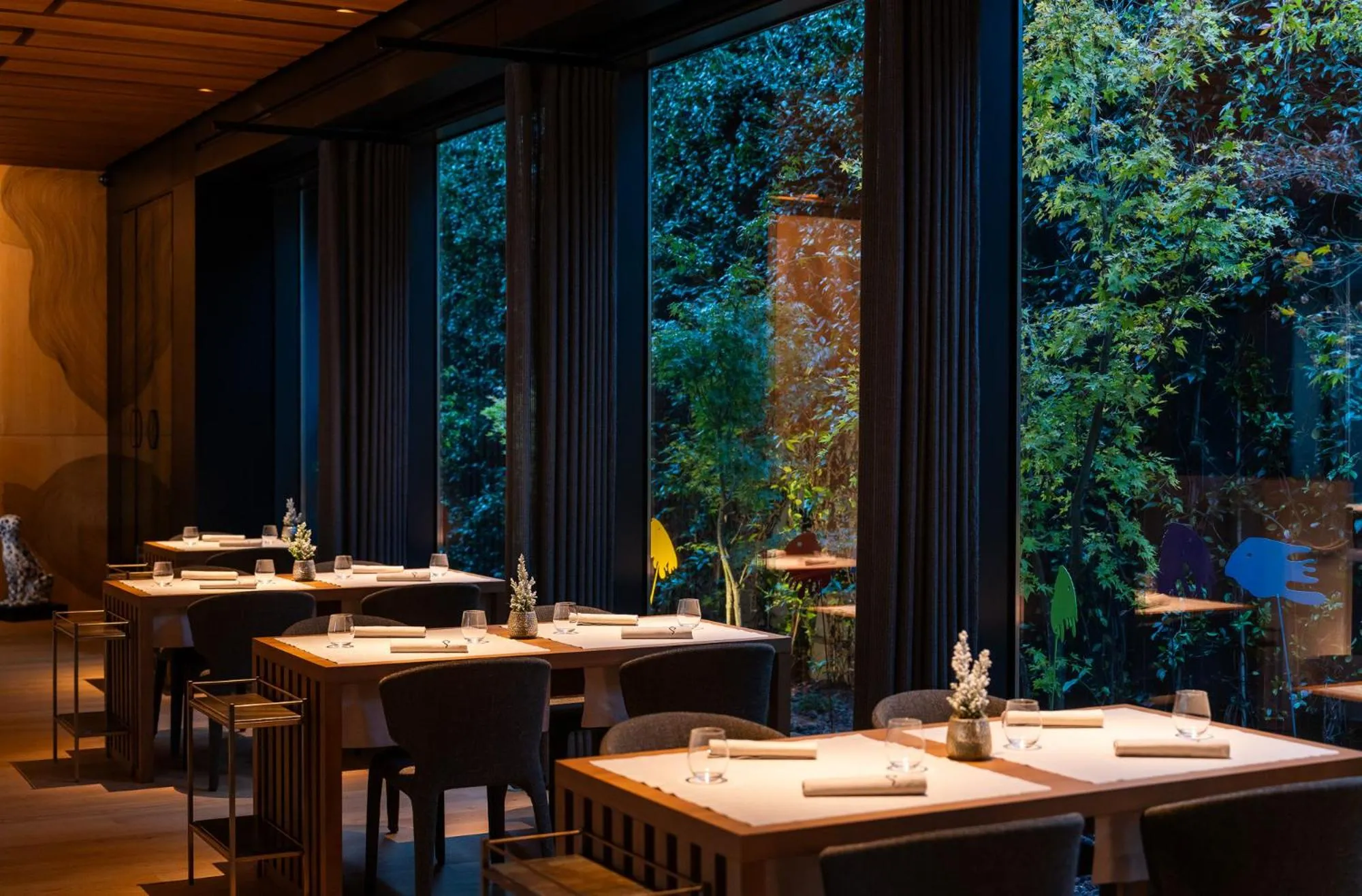 Restaurant/places to eat in Palatial Suites