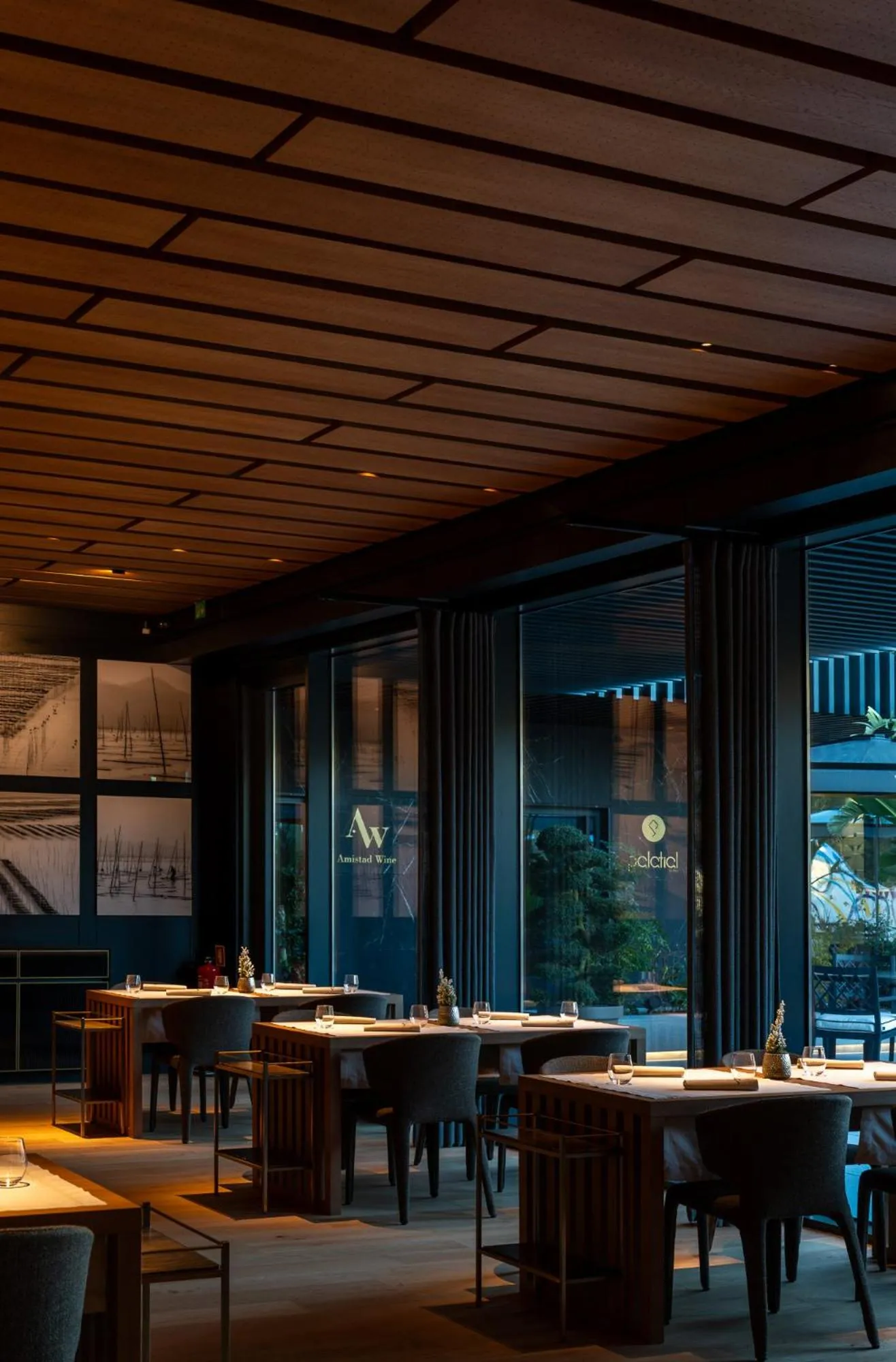 Restaurant/places to eat in Palatial Suites