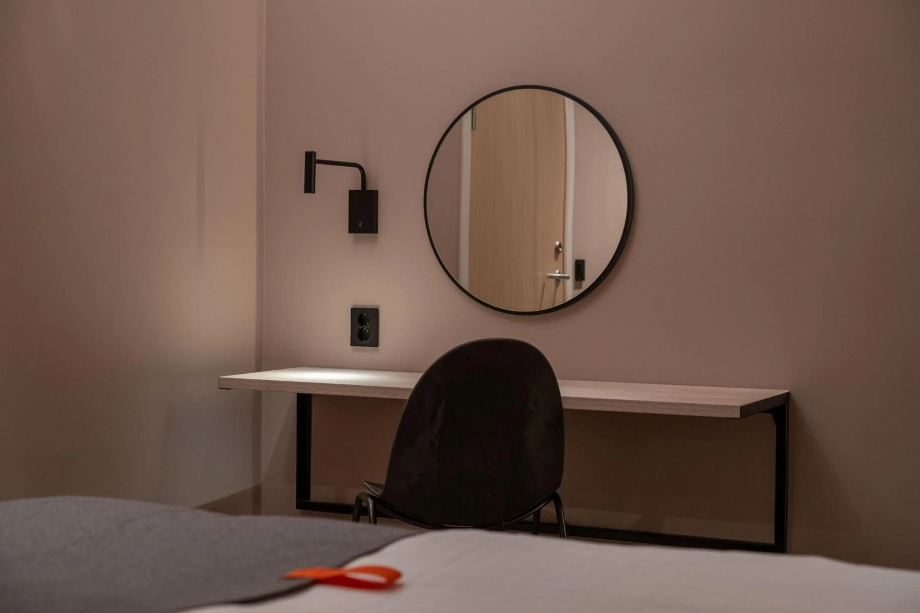 Seating area, Bed in Citybox Stockholm