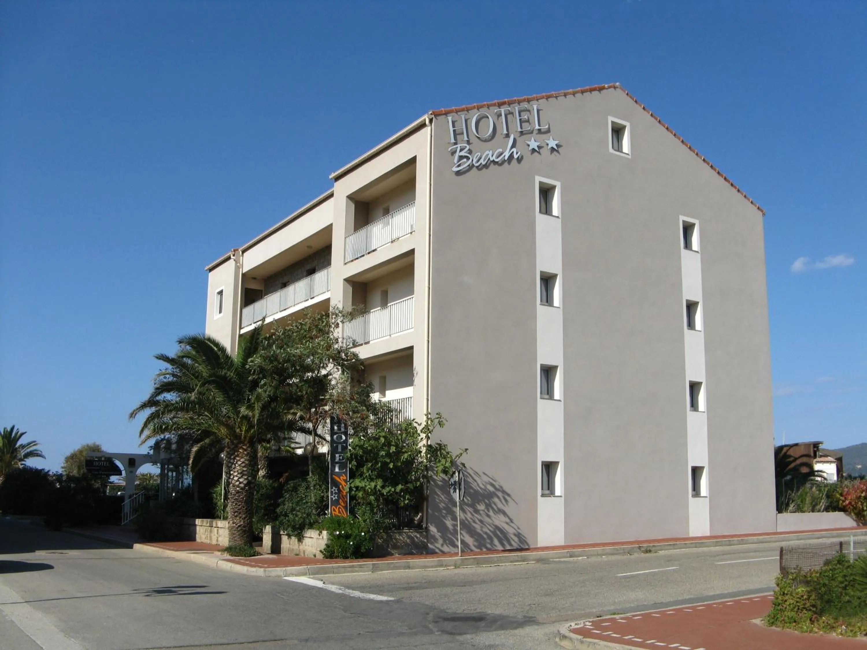Property building in Hôtel Beach
