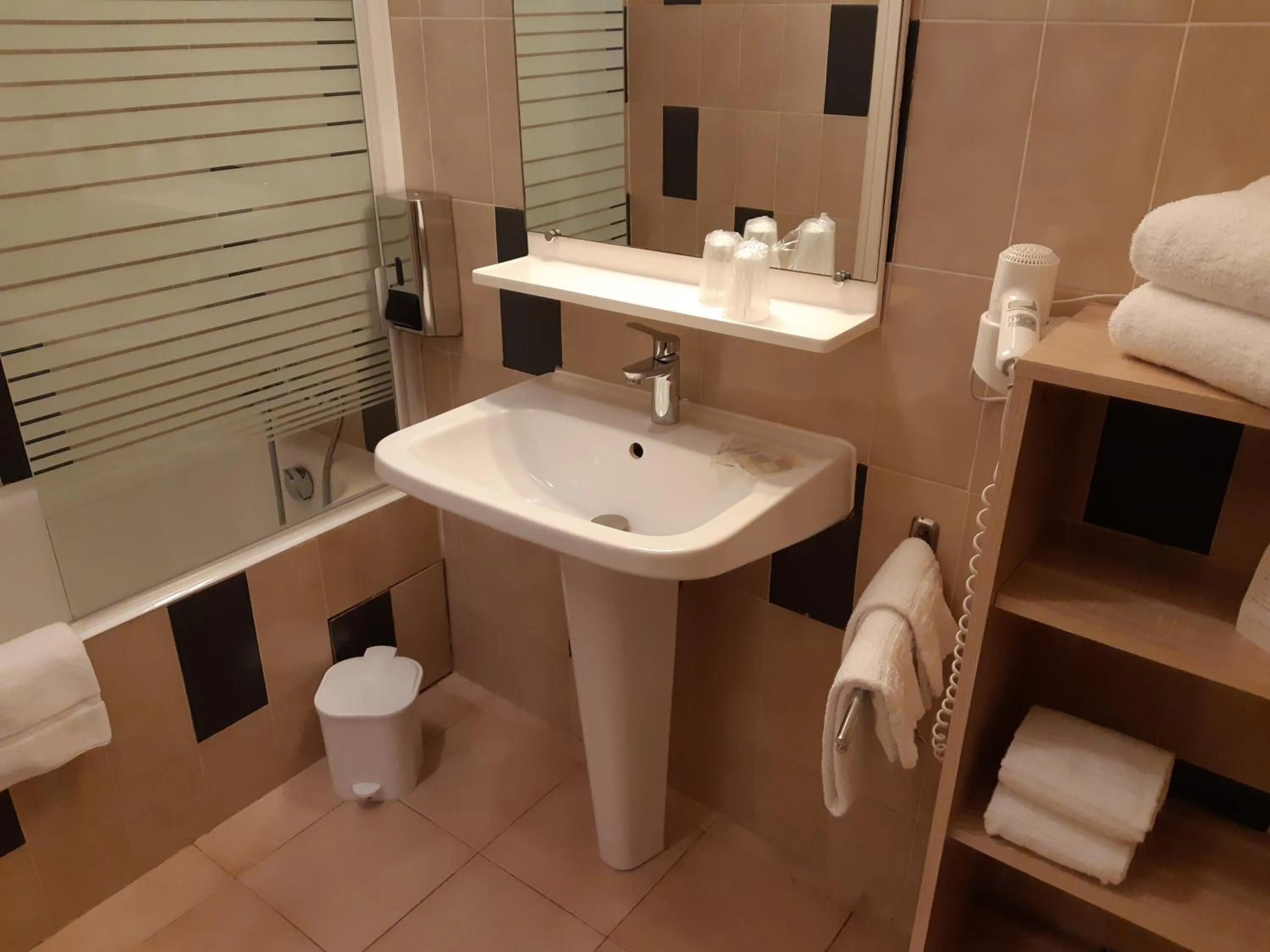 Bathroom in Hôtel Beach