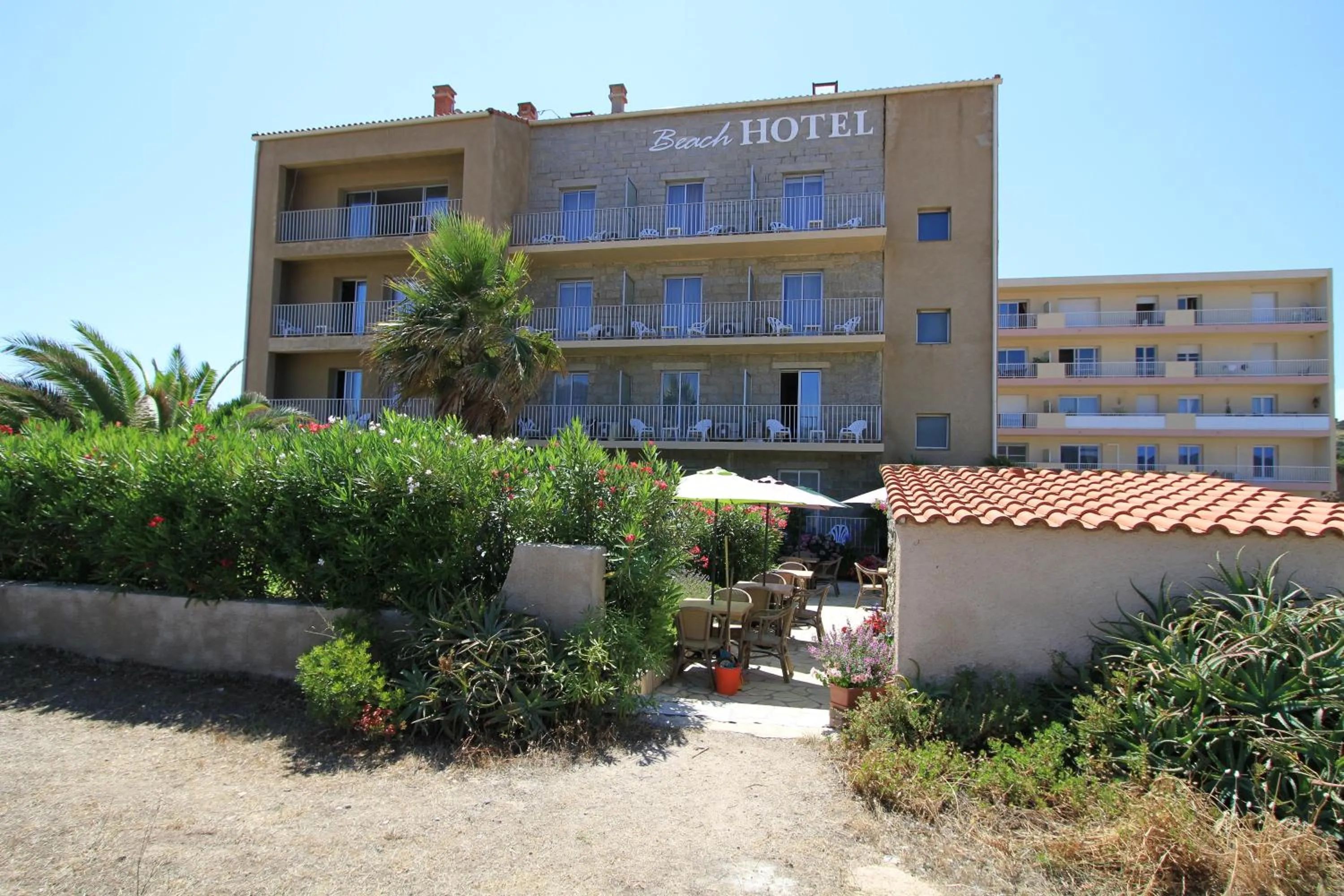 Facade/entrance in Hôtel Beach