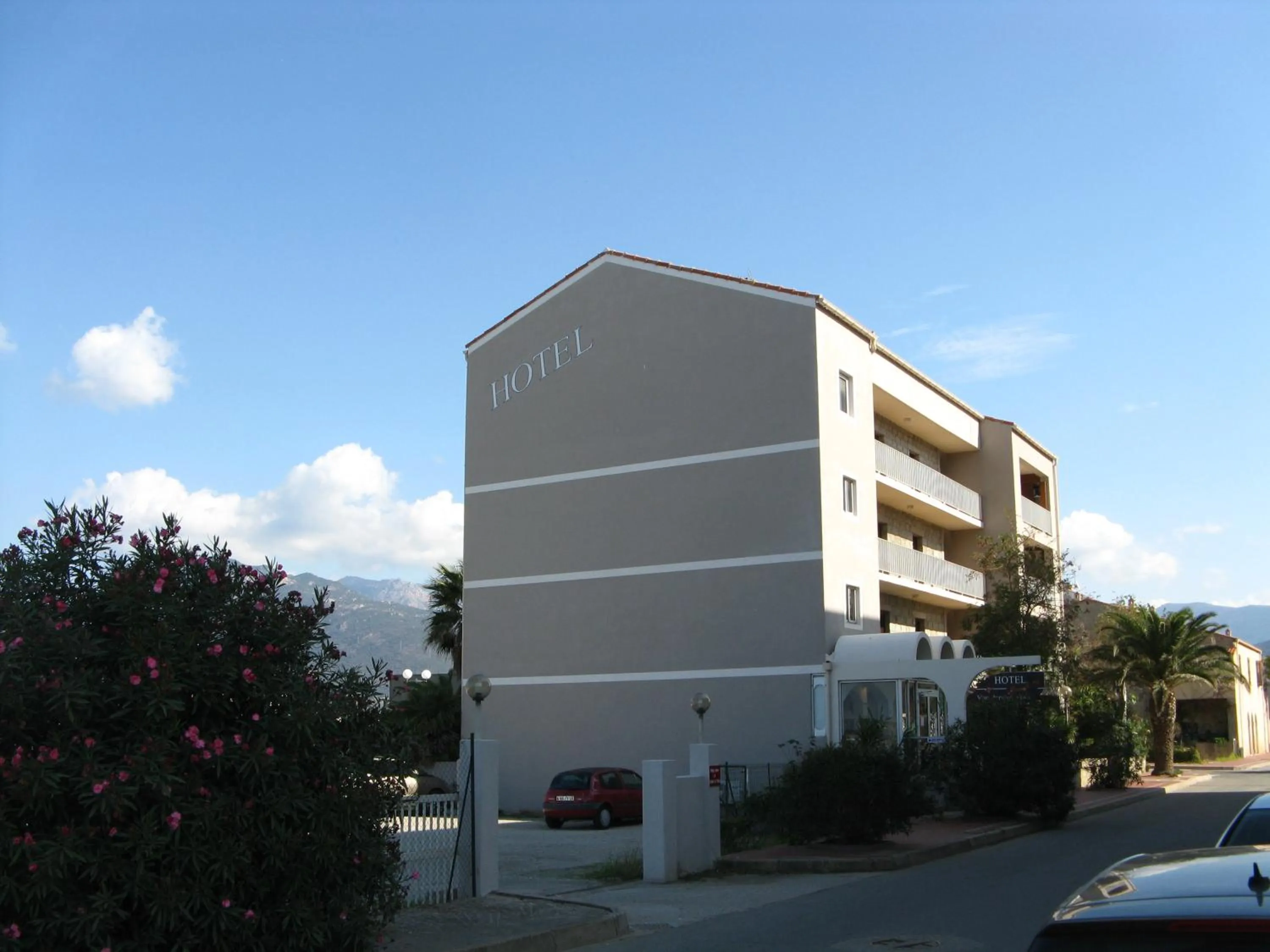 Facade/entrance in Hôtel Beach