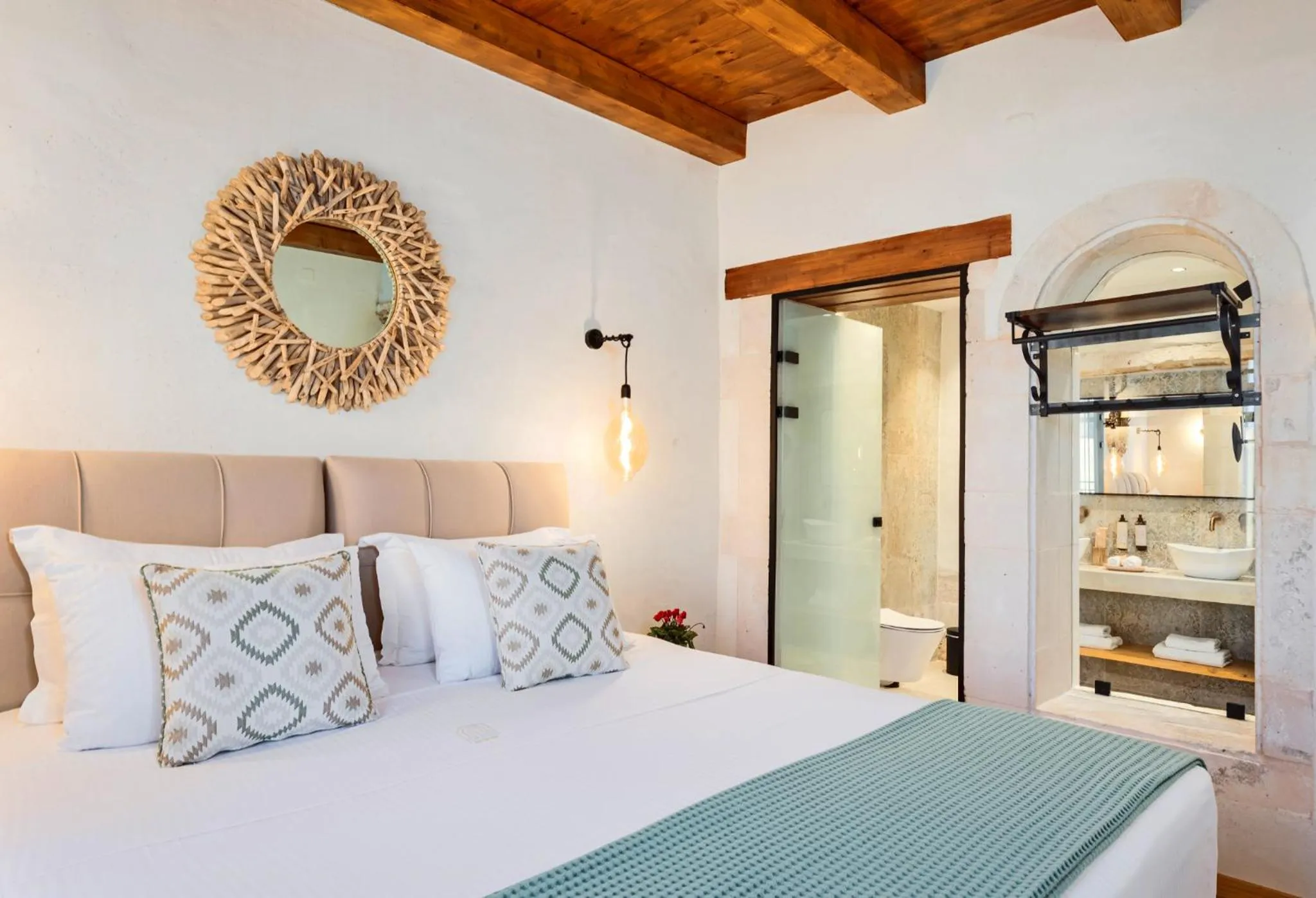 Bed in Mansio Boutique Hotel