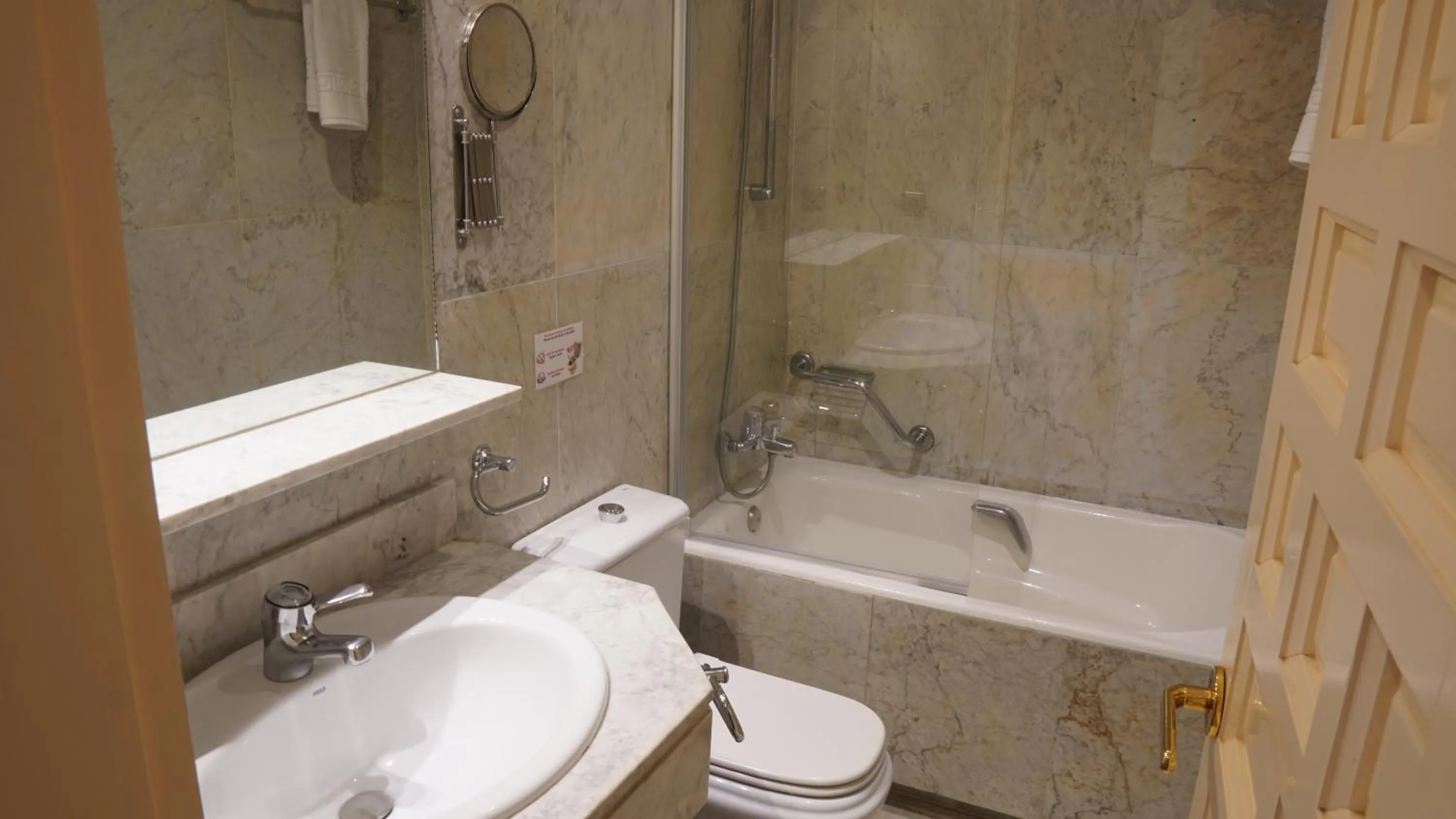 Bathroom in HOTEL RIAZA