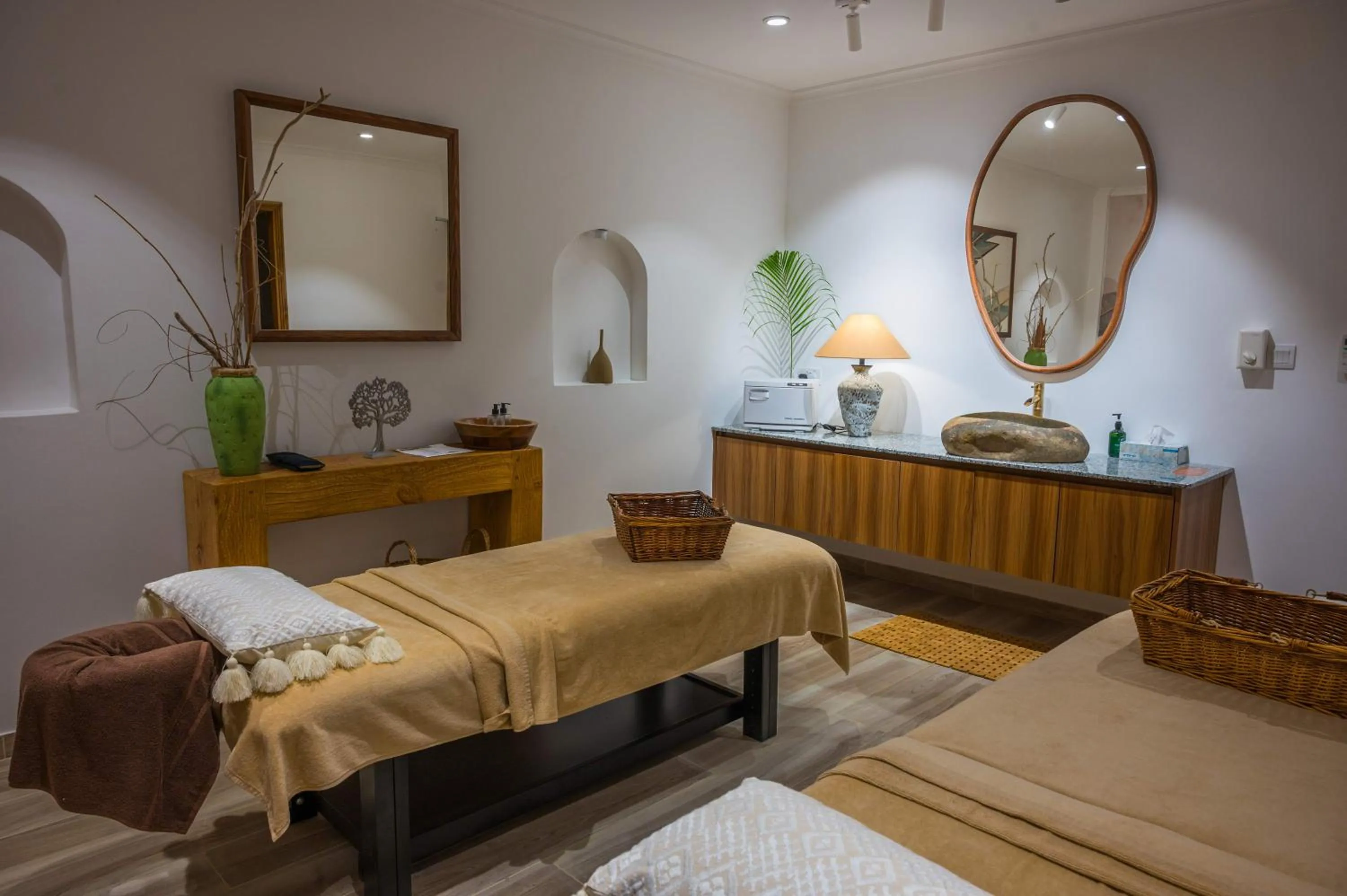 Spa and wellness centre/facilities, Bed in Acajou Beach Resort