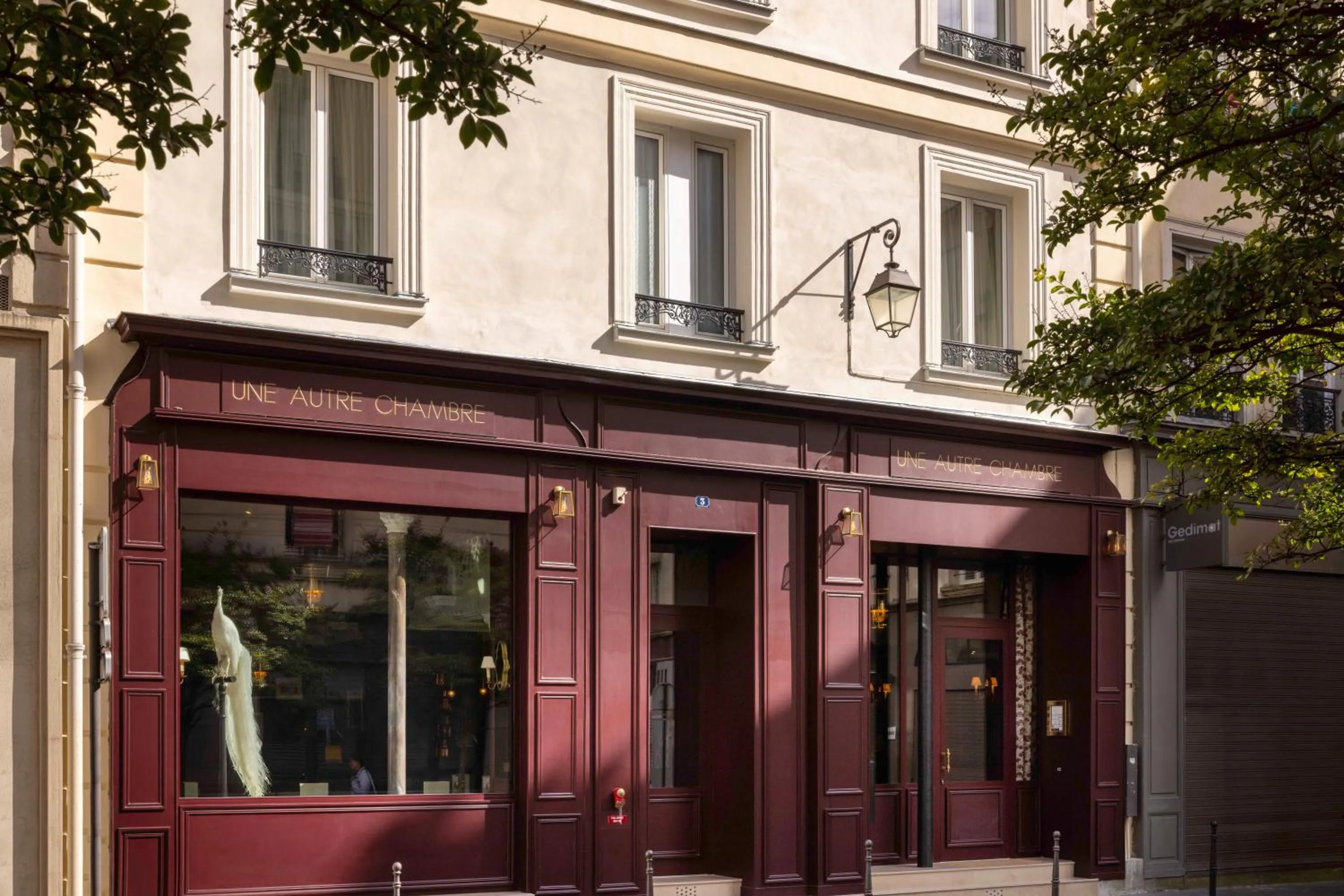 Facade/entrance in UNE AUTRE CHAMBRE
