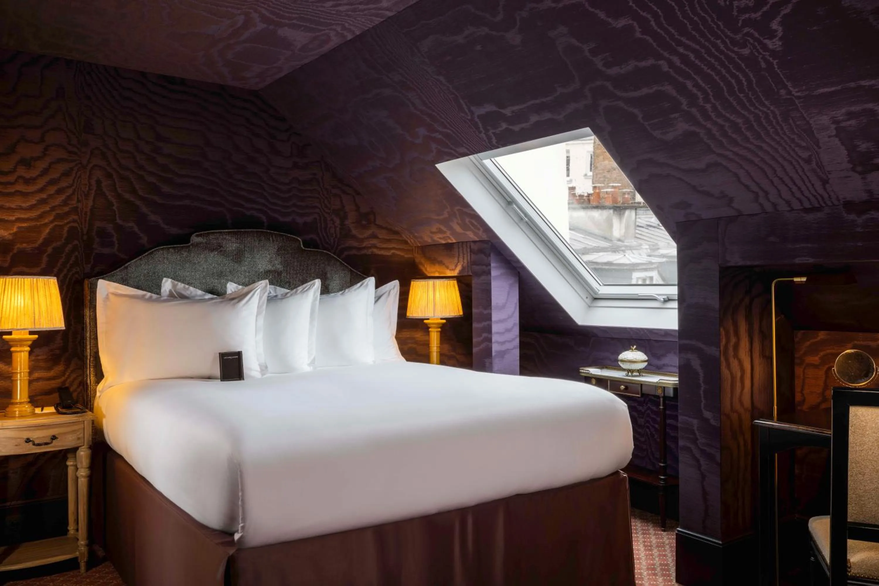 Decorative detail, Bed in UNE AUTRE CHAMBRE