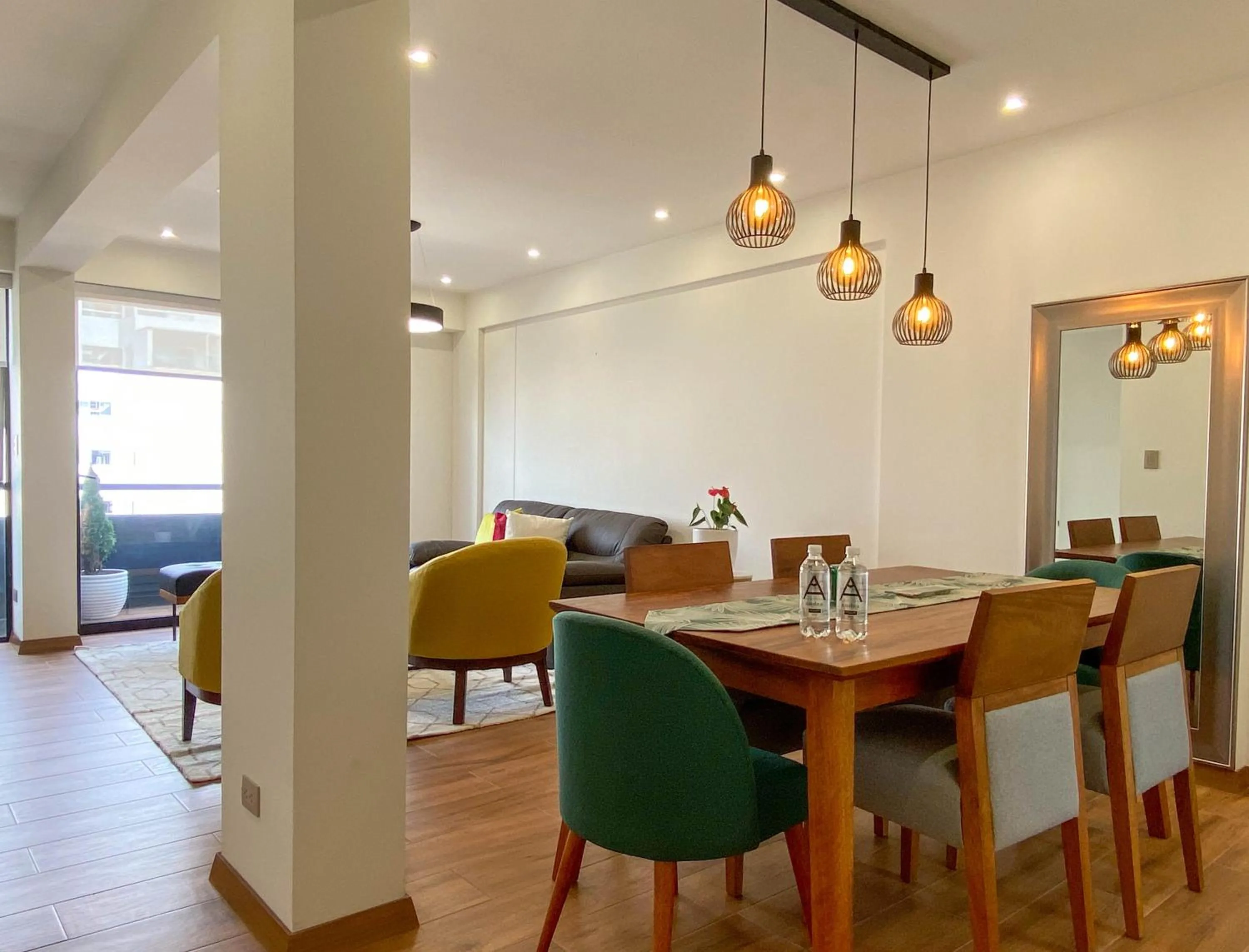 Dining area in Borgoño By Wynwood House