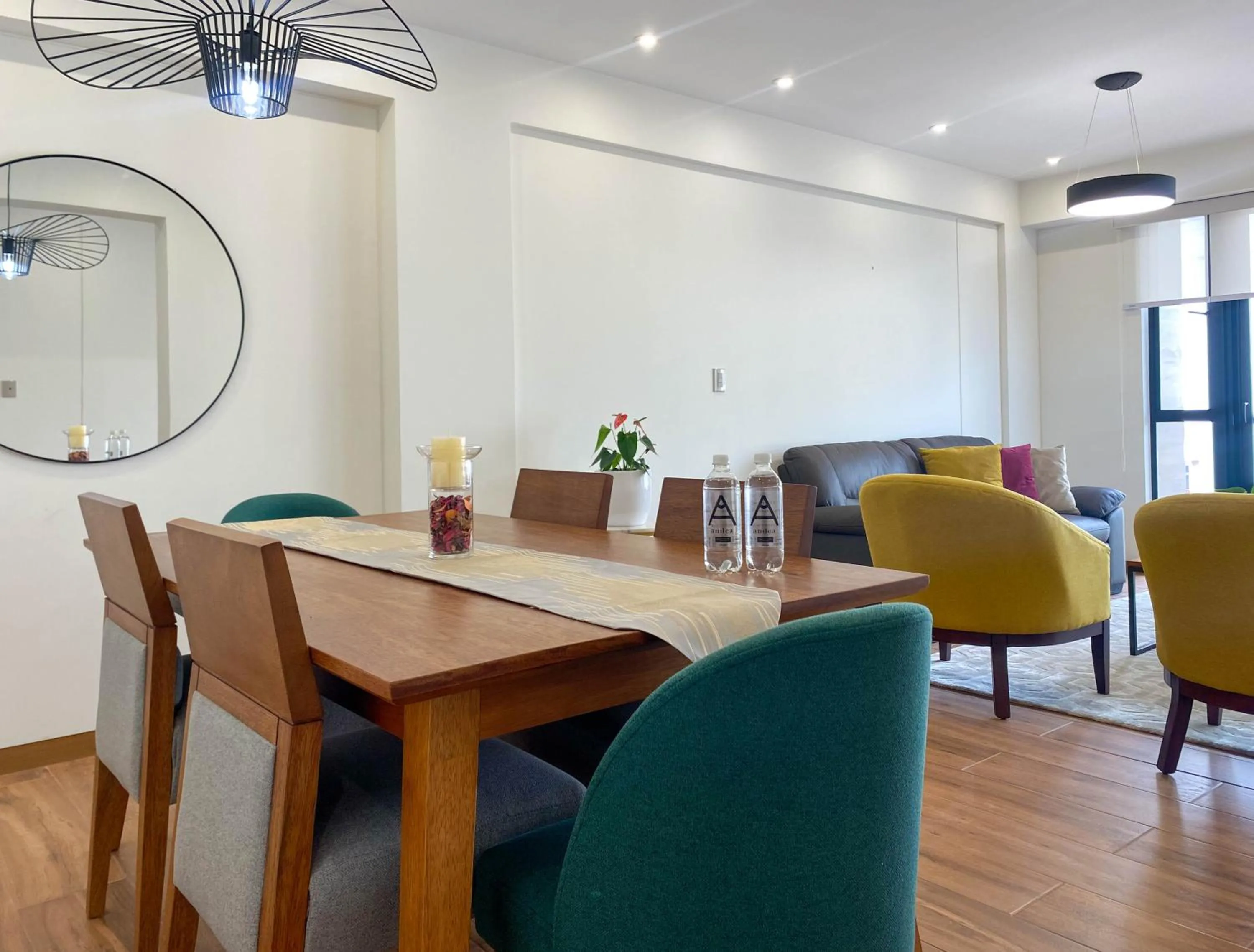 Dining area in Borgoño By Wynwood House
