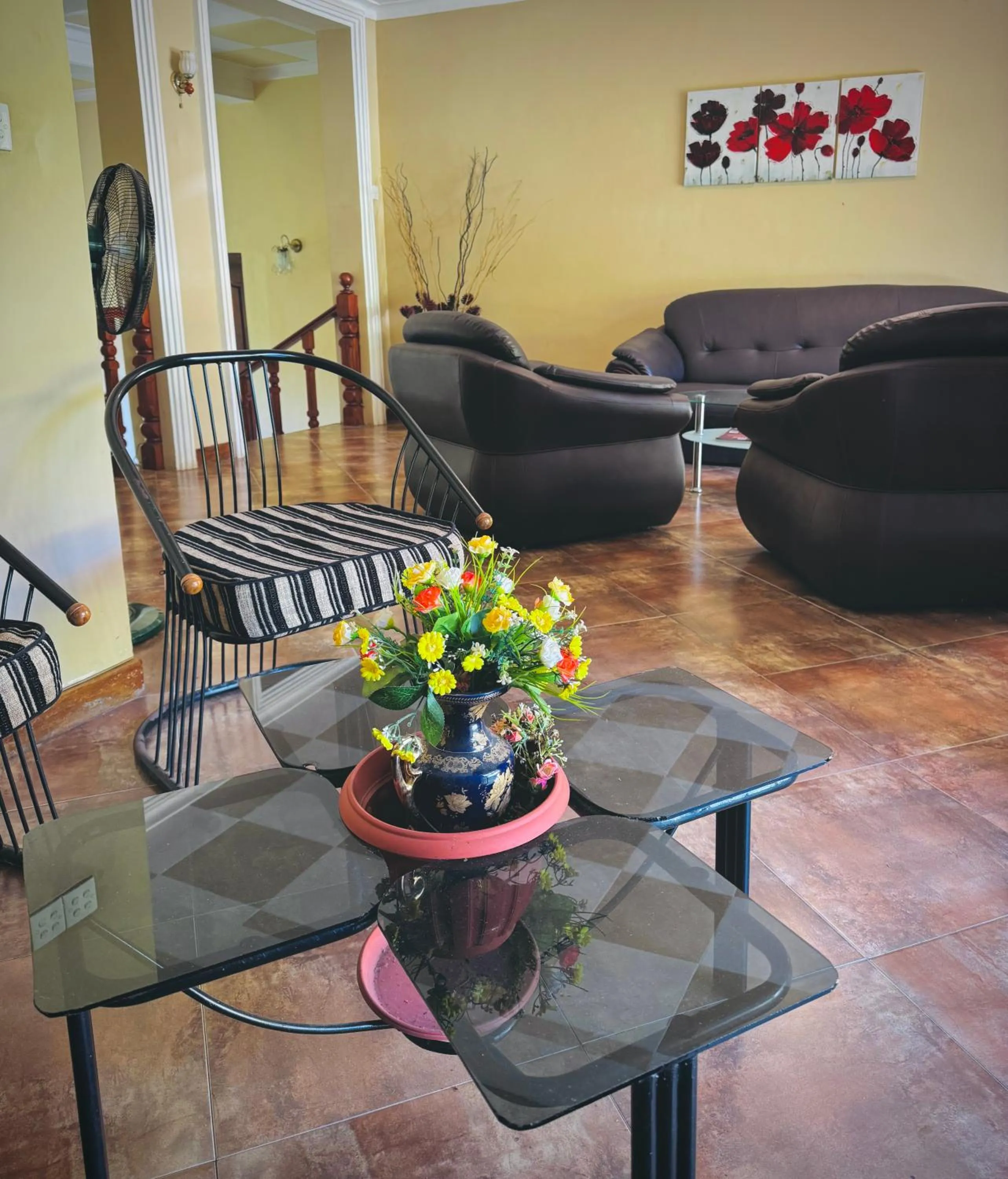 Communal lounge/ TV room in Mahaweli View Bungalow