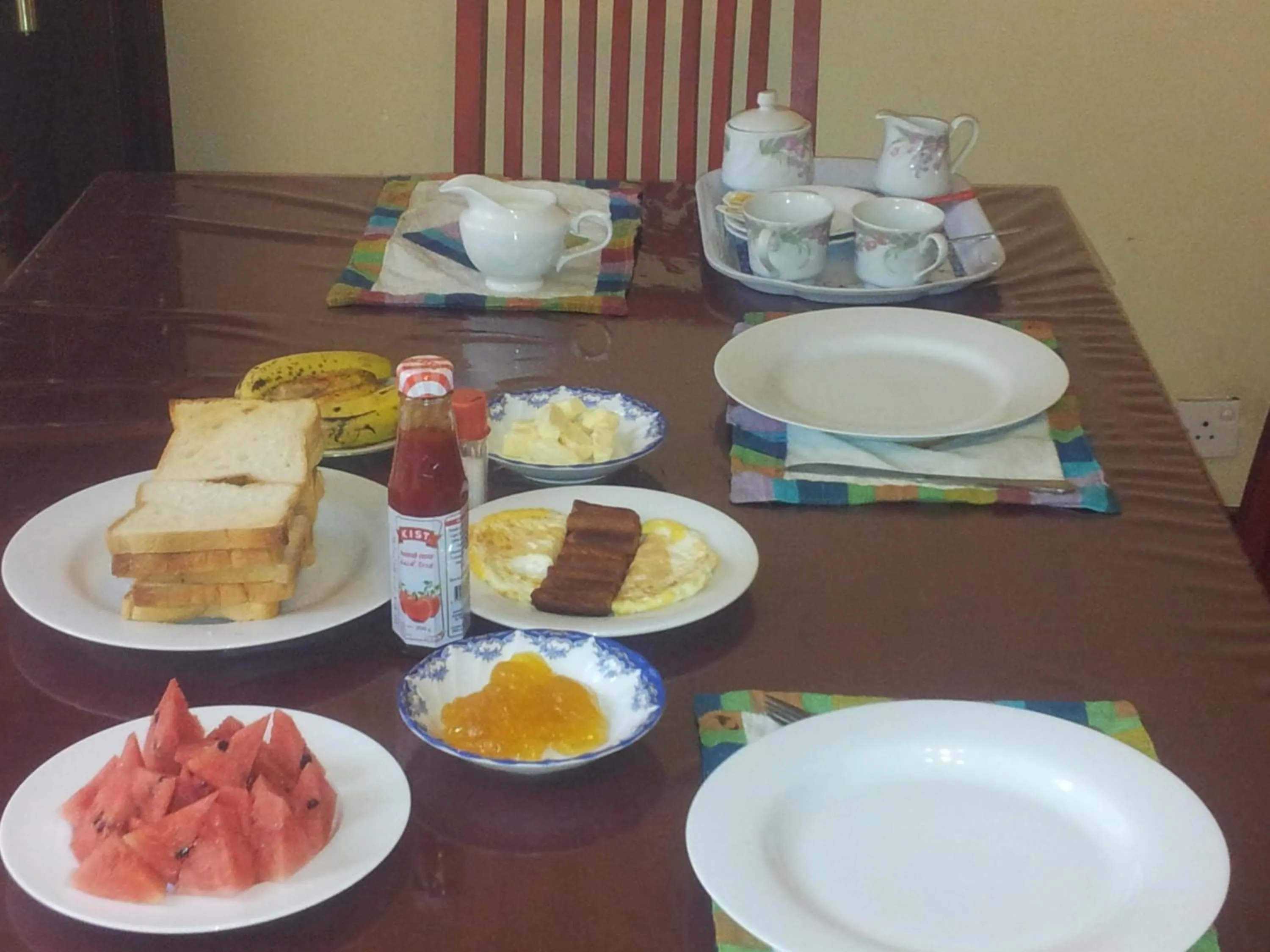 Food and drinks in Mahaweli View Bungalow
