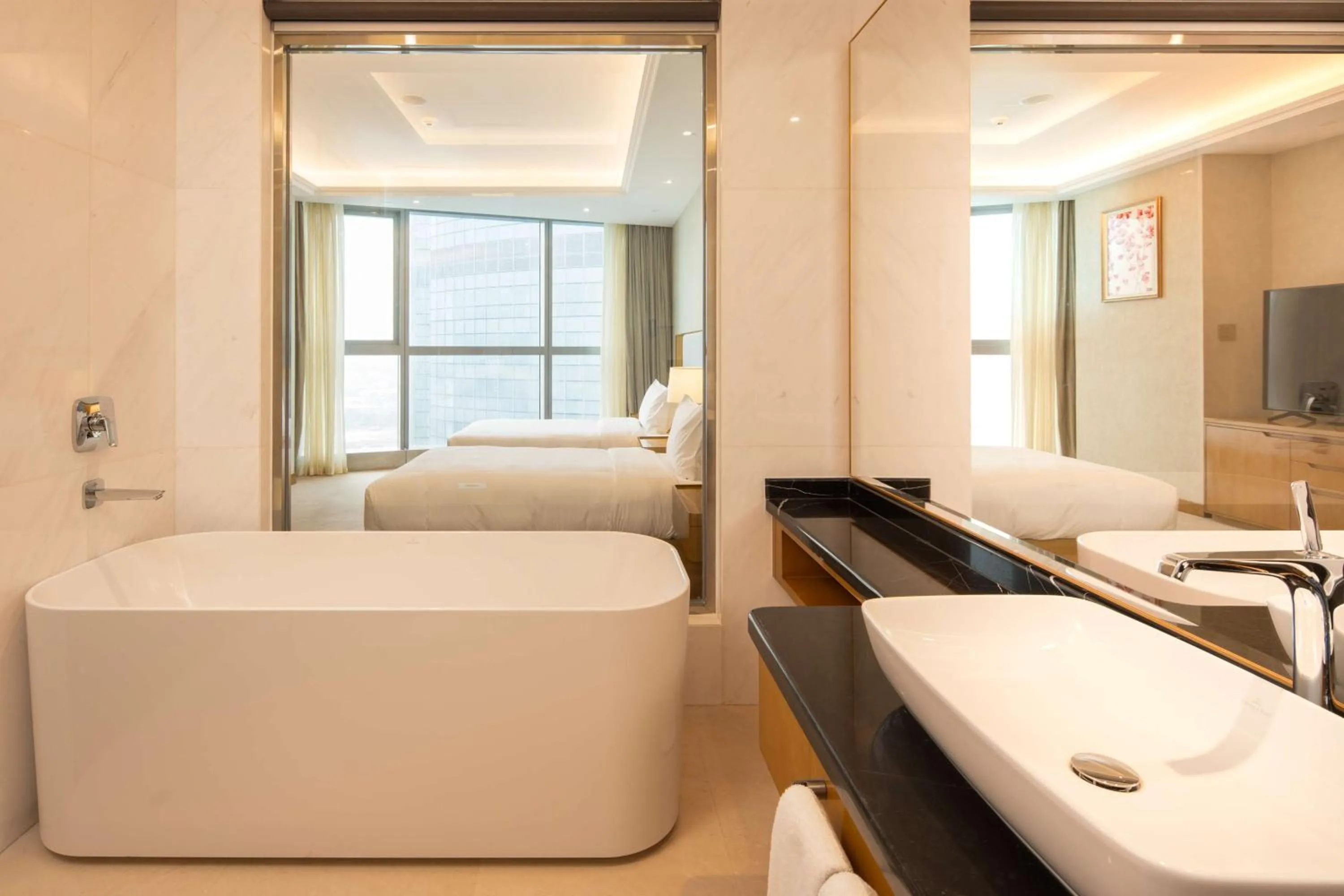 Bathroom, Bed in Hilton Brazzaville Les Tours Jumelles Hotel & Residences