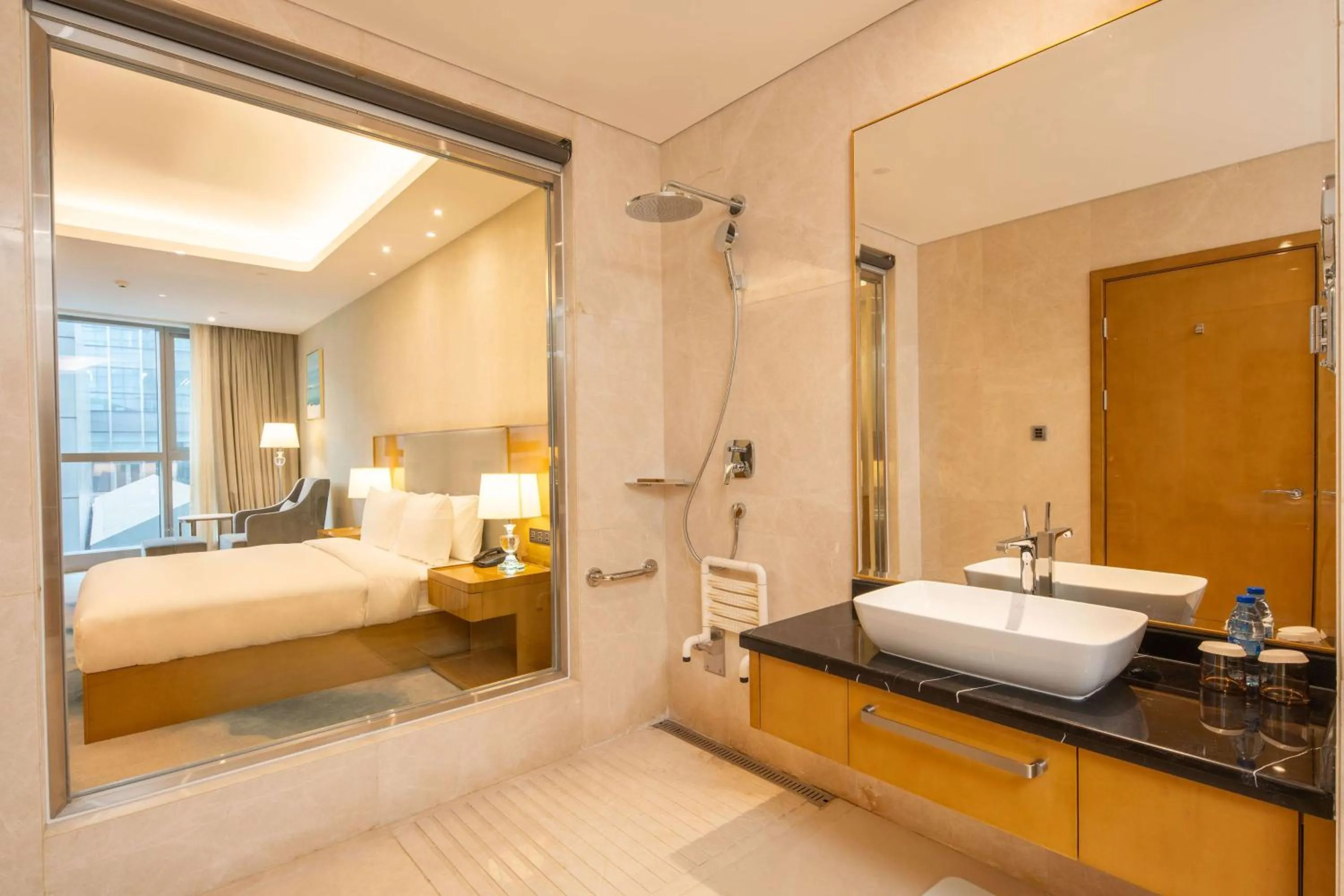 Bathroom, Bed in Hilton Brazzaville Les Tours Jumelles Hotel & Residences