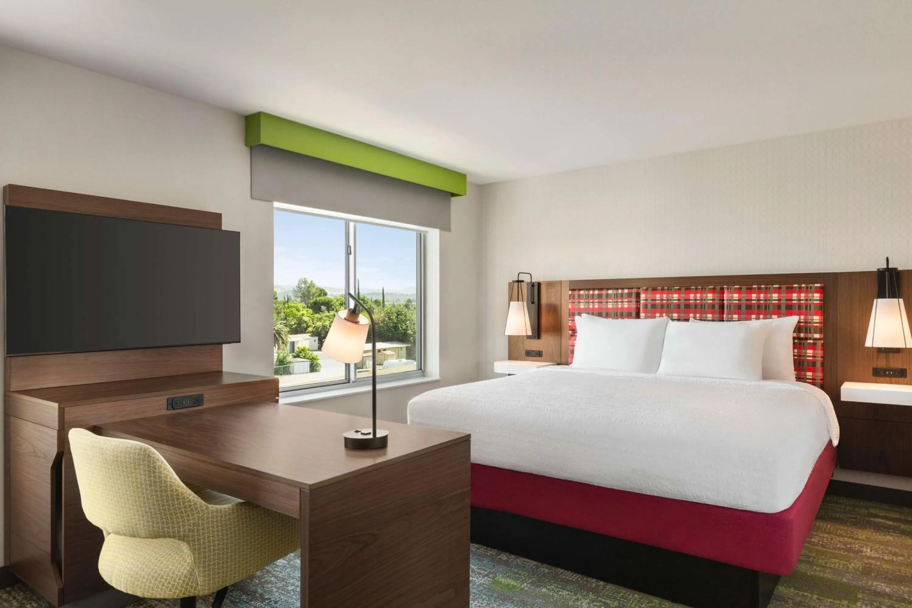 Bedroom, Bed in Hampton Inn & Suites Oroville