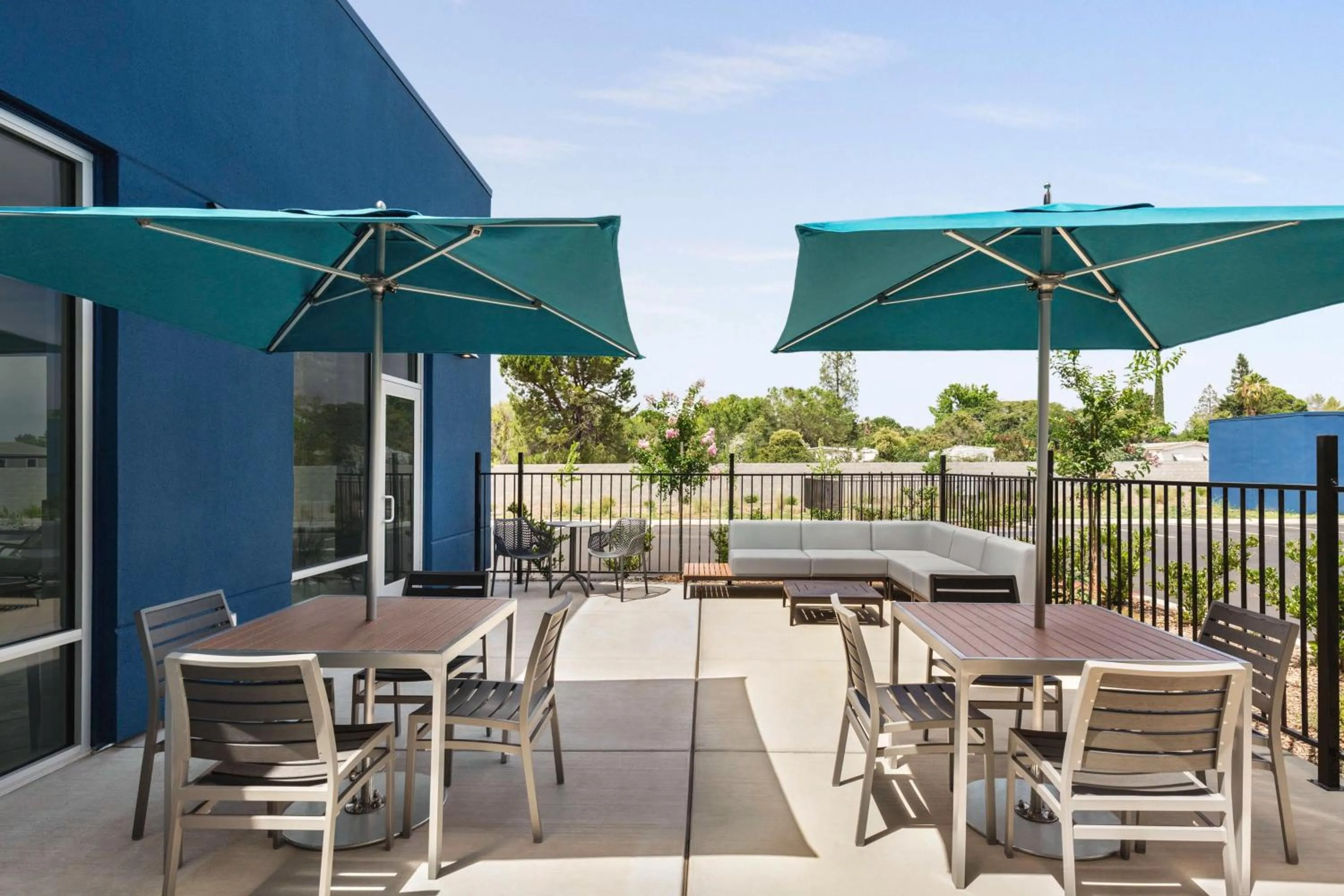 Patio in Hampton Inn & Suites Oroville