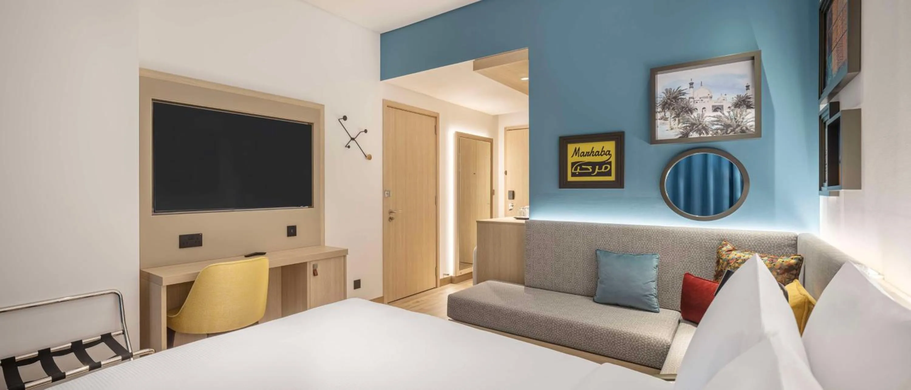 Living room, Bed in Hampton By Hilton Kuwait Salmiya