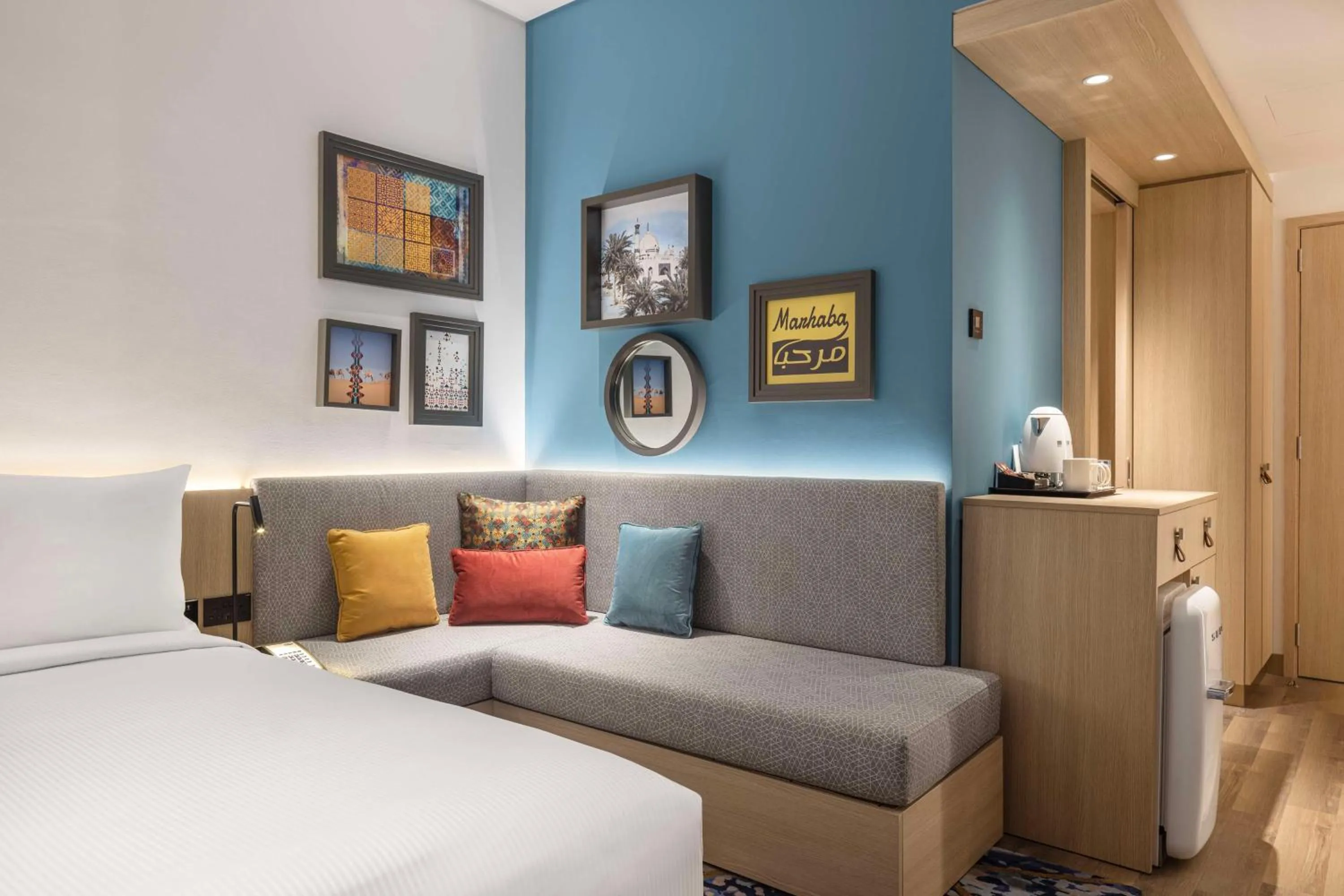 Living room, Bed in Hampton By Hilton Kuwait Salmiya