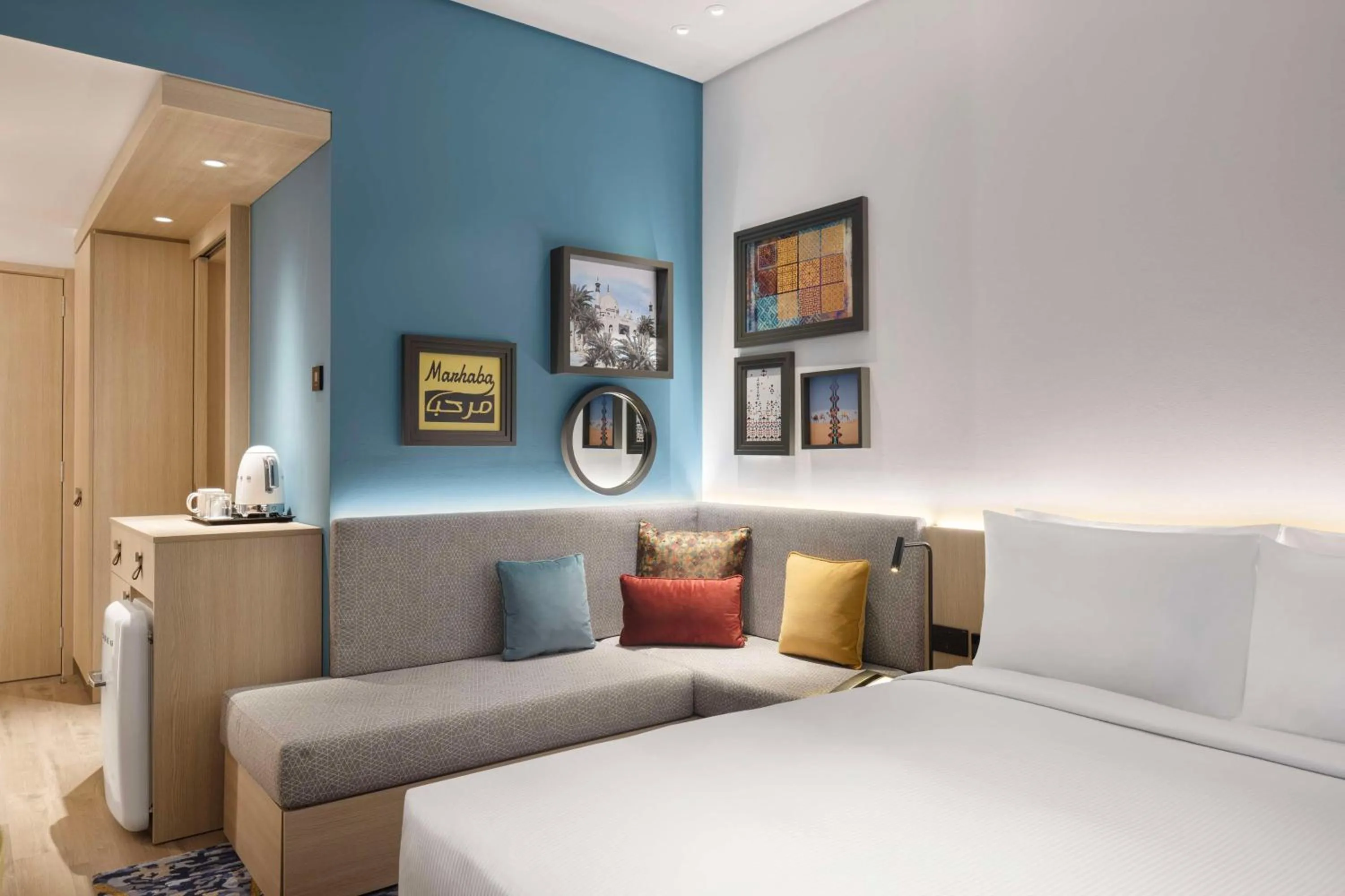 Living room, Bed in Hampton By Hilton Kuwait Salmiya