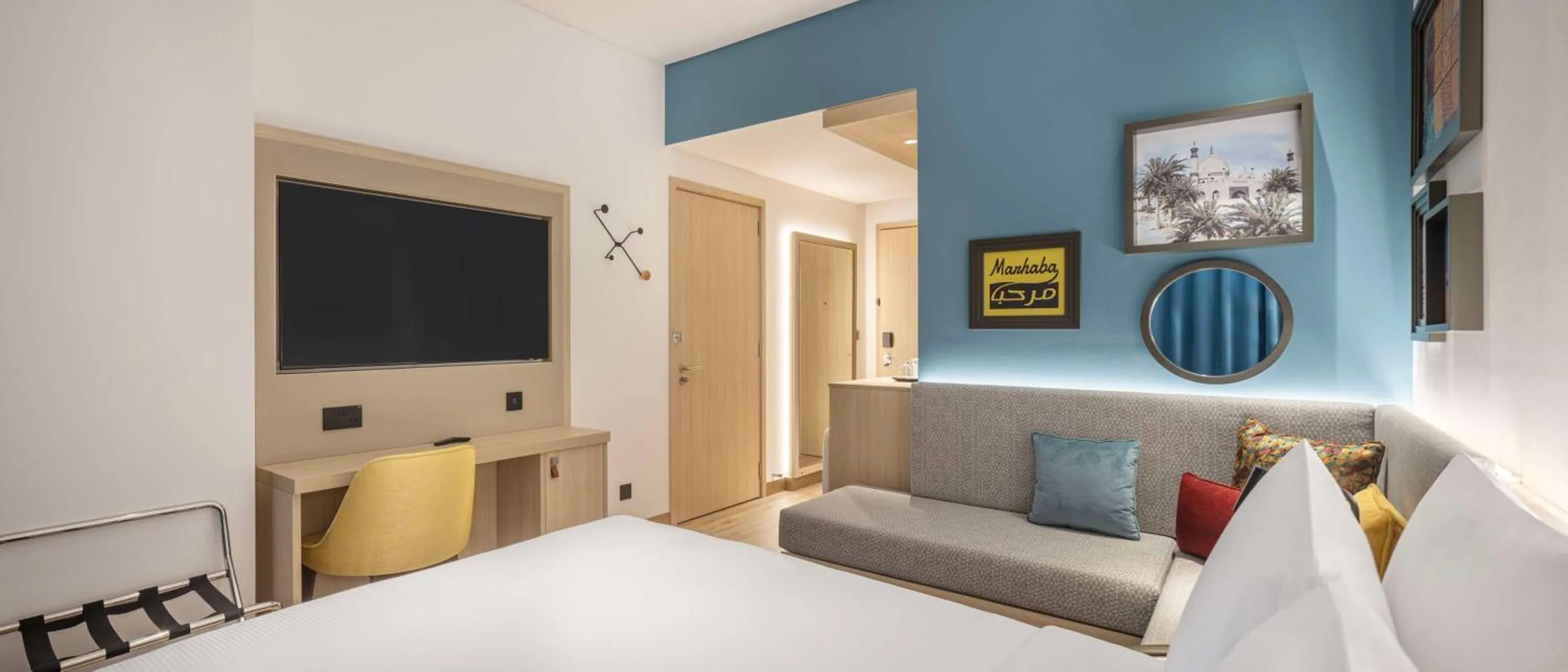 Living room, Bed in Hampton By Hilton Kuwait Salmiya