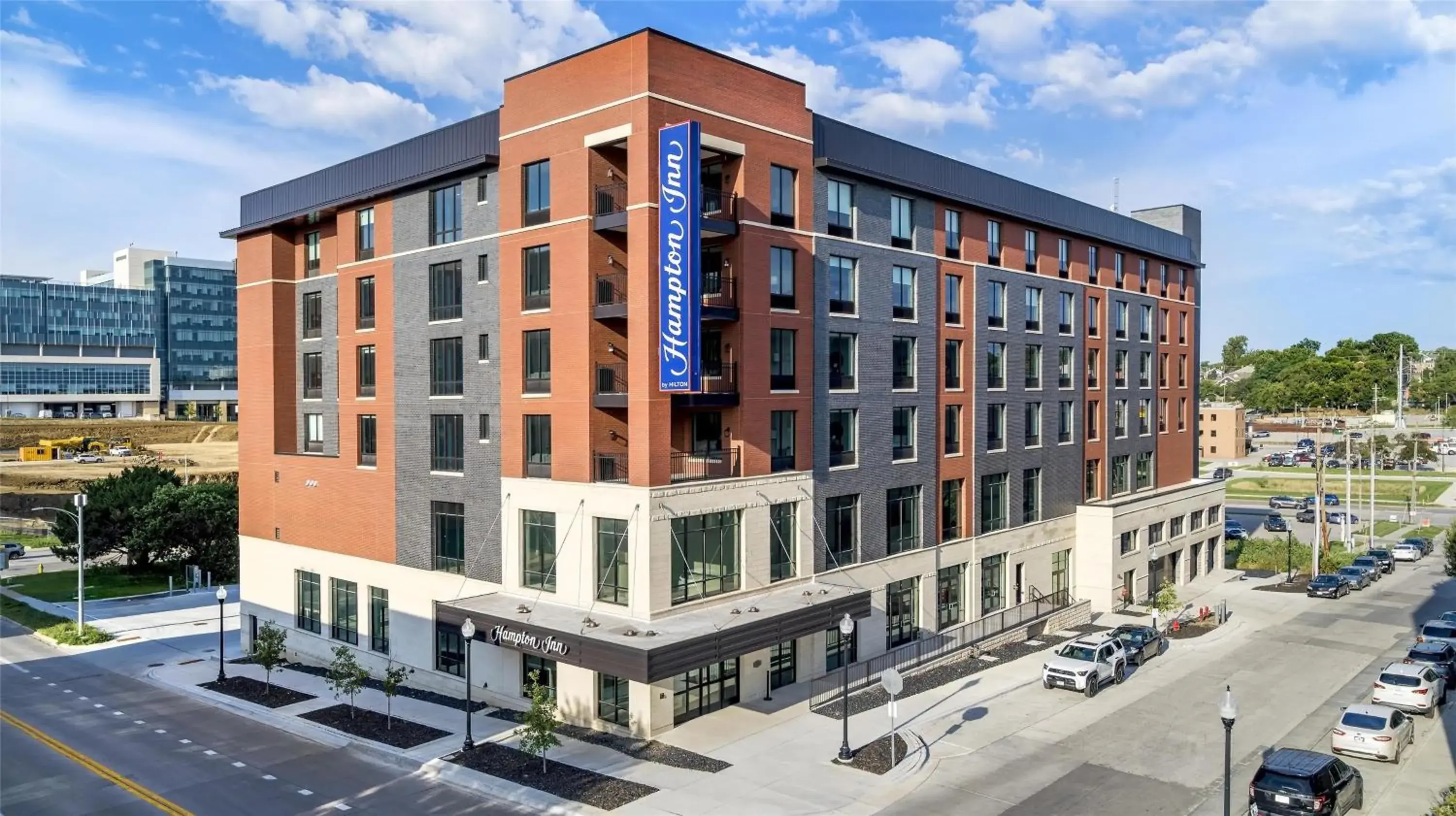 Property building in Hampton Inn & Suites Omaha Un Medical Center Area Property building in Hampton Inn & Suites Omaha Un Medical Center Area