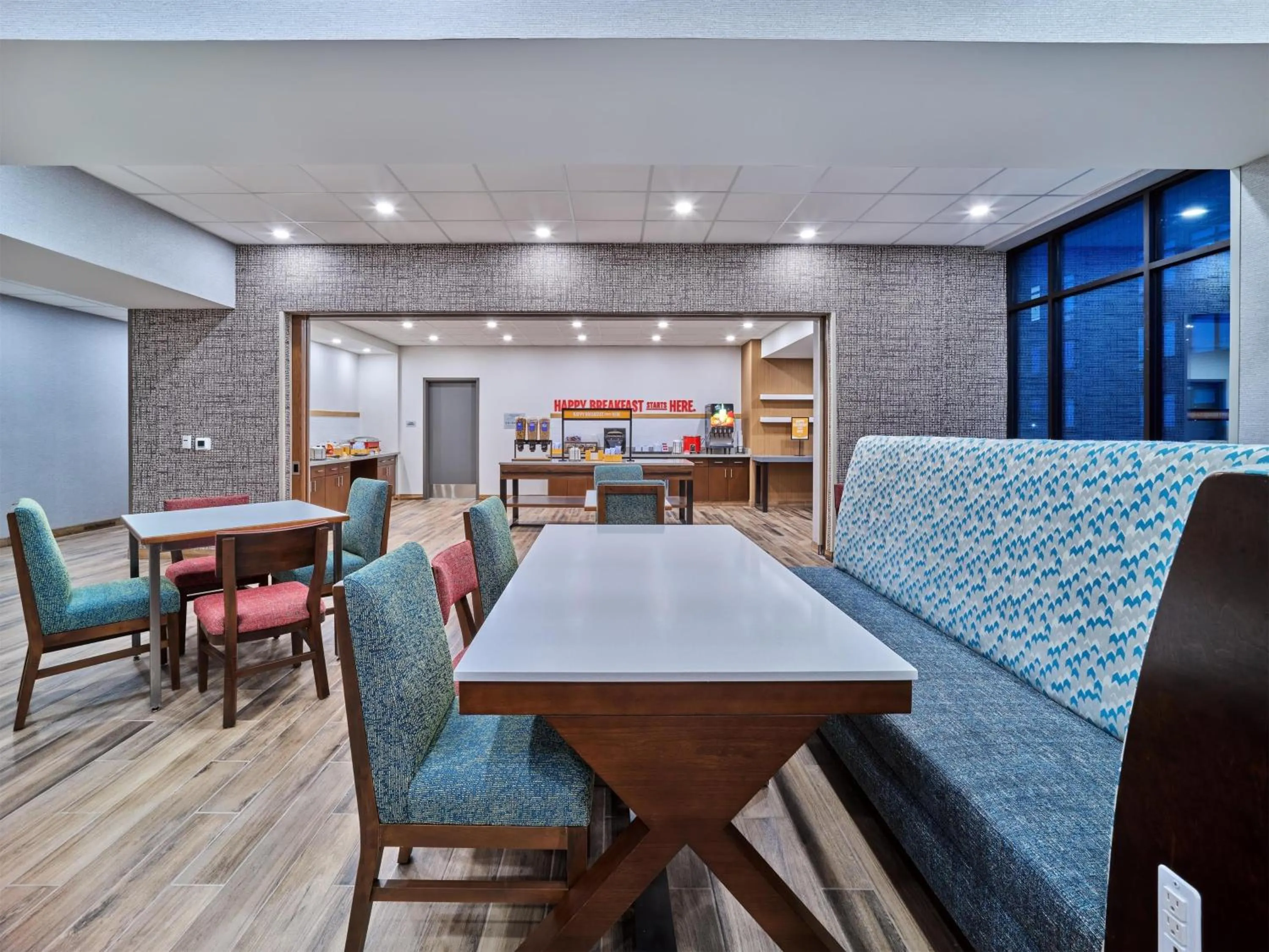 Breakfast in Hampton Inn & Suites Omaha Un Medical Center Area