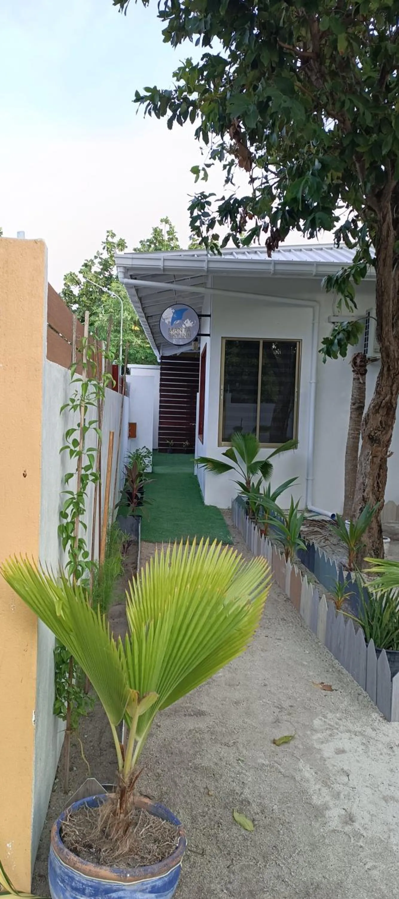 Property building in Manta Sky Inn