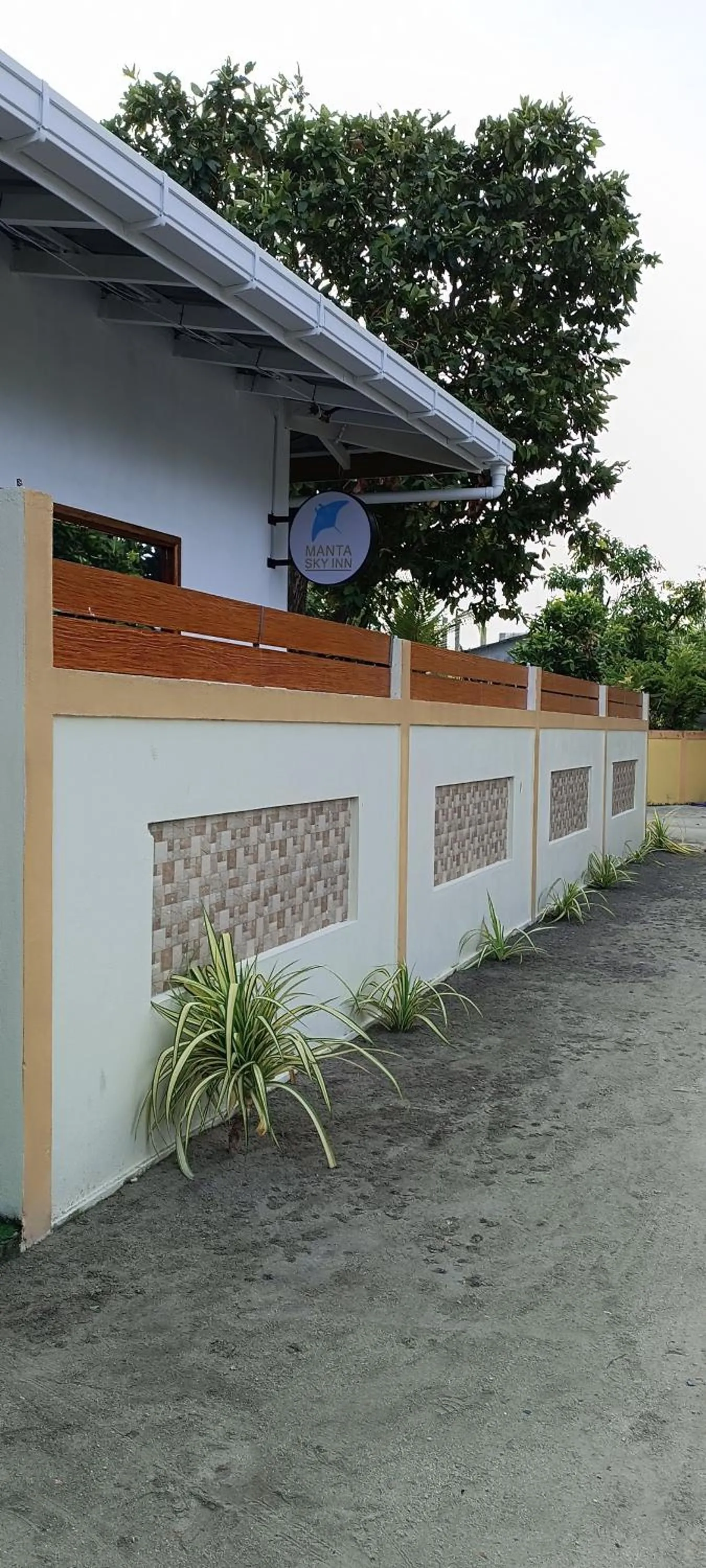 Property building in Manta Sky Inn