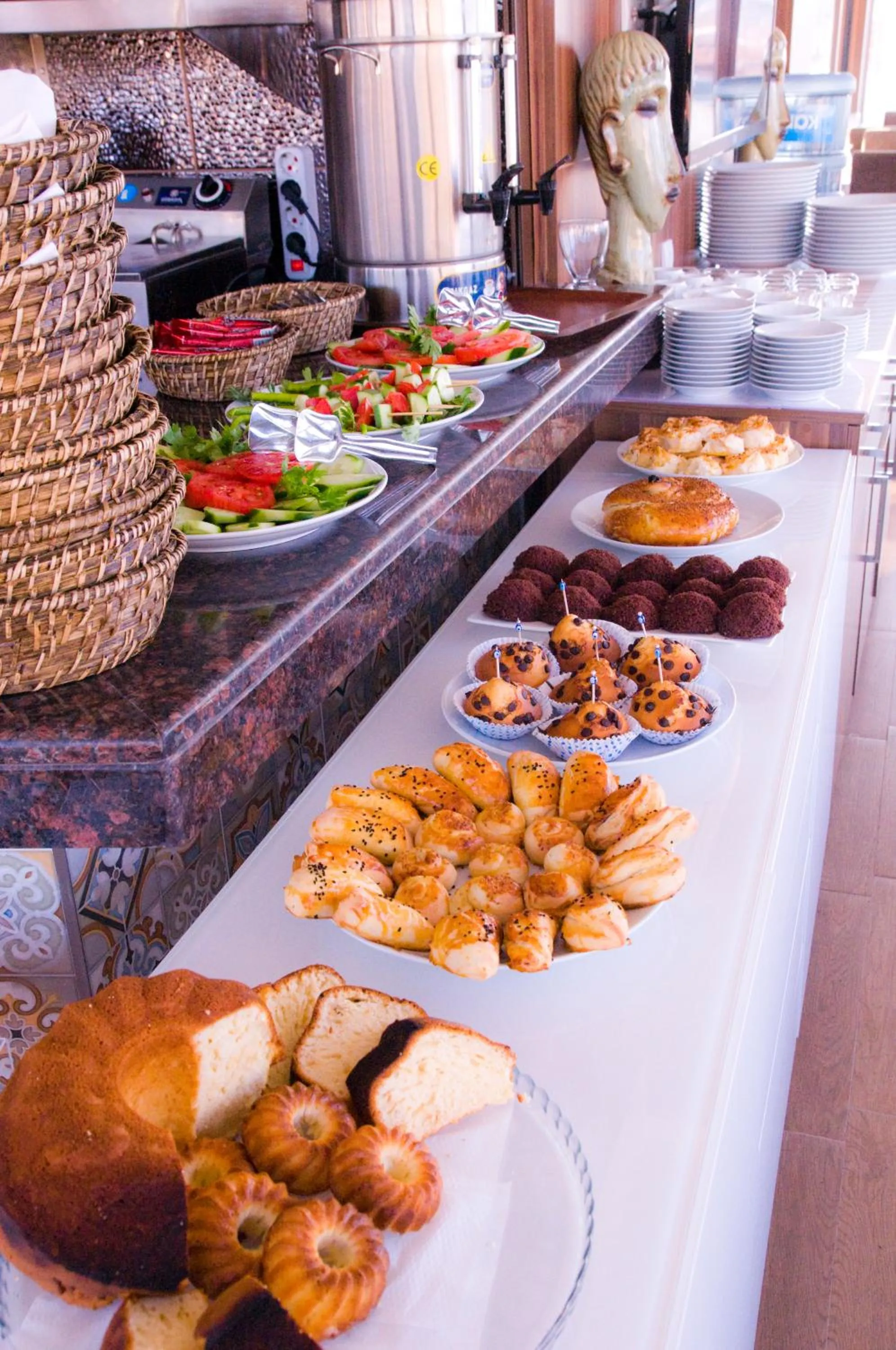 Restaurant/places to eat in Kerimbey Hotel