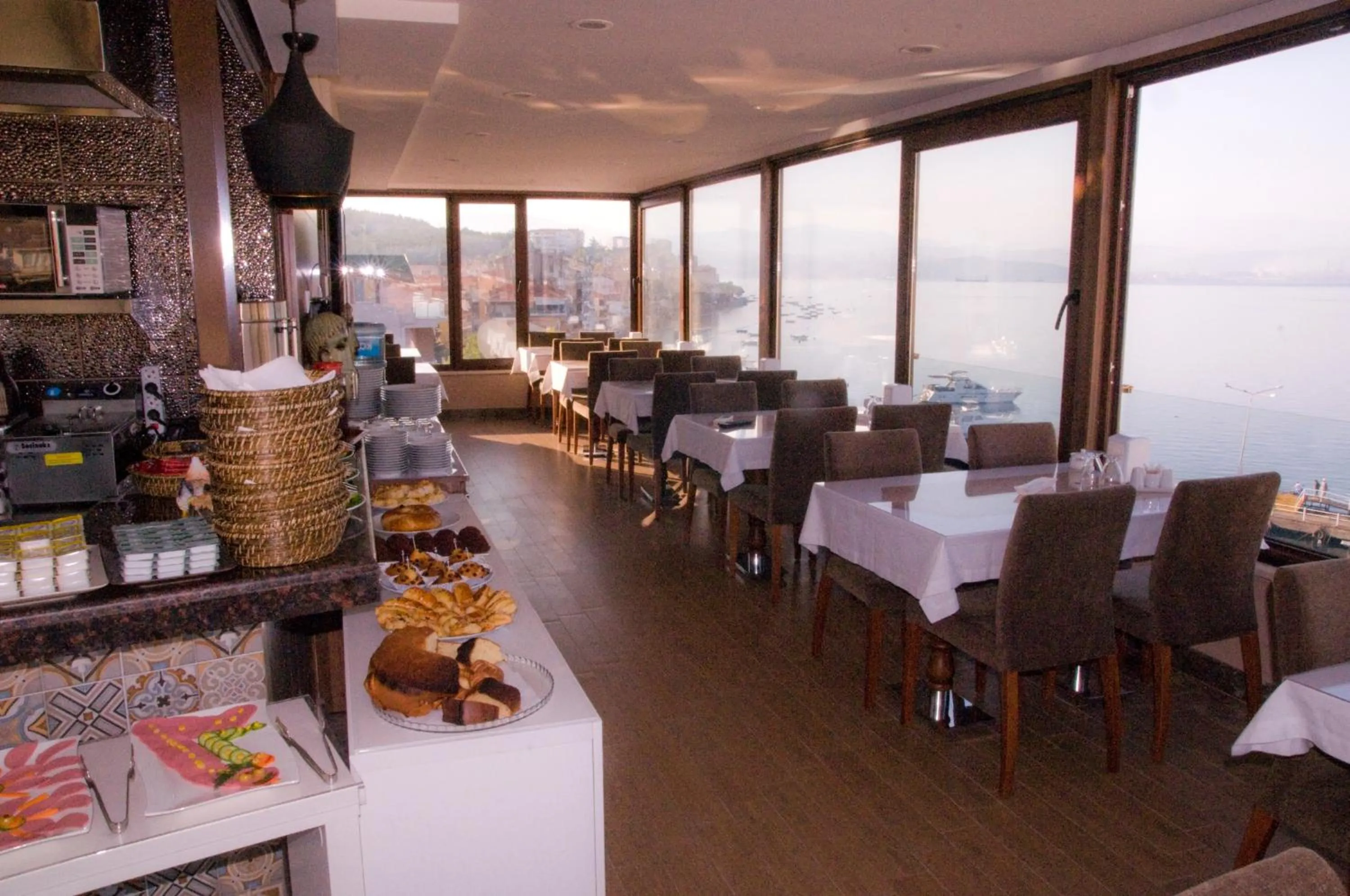 Restaurant/places to eat in Kerimbey Hotel
