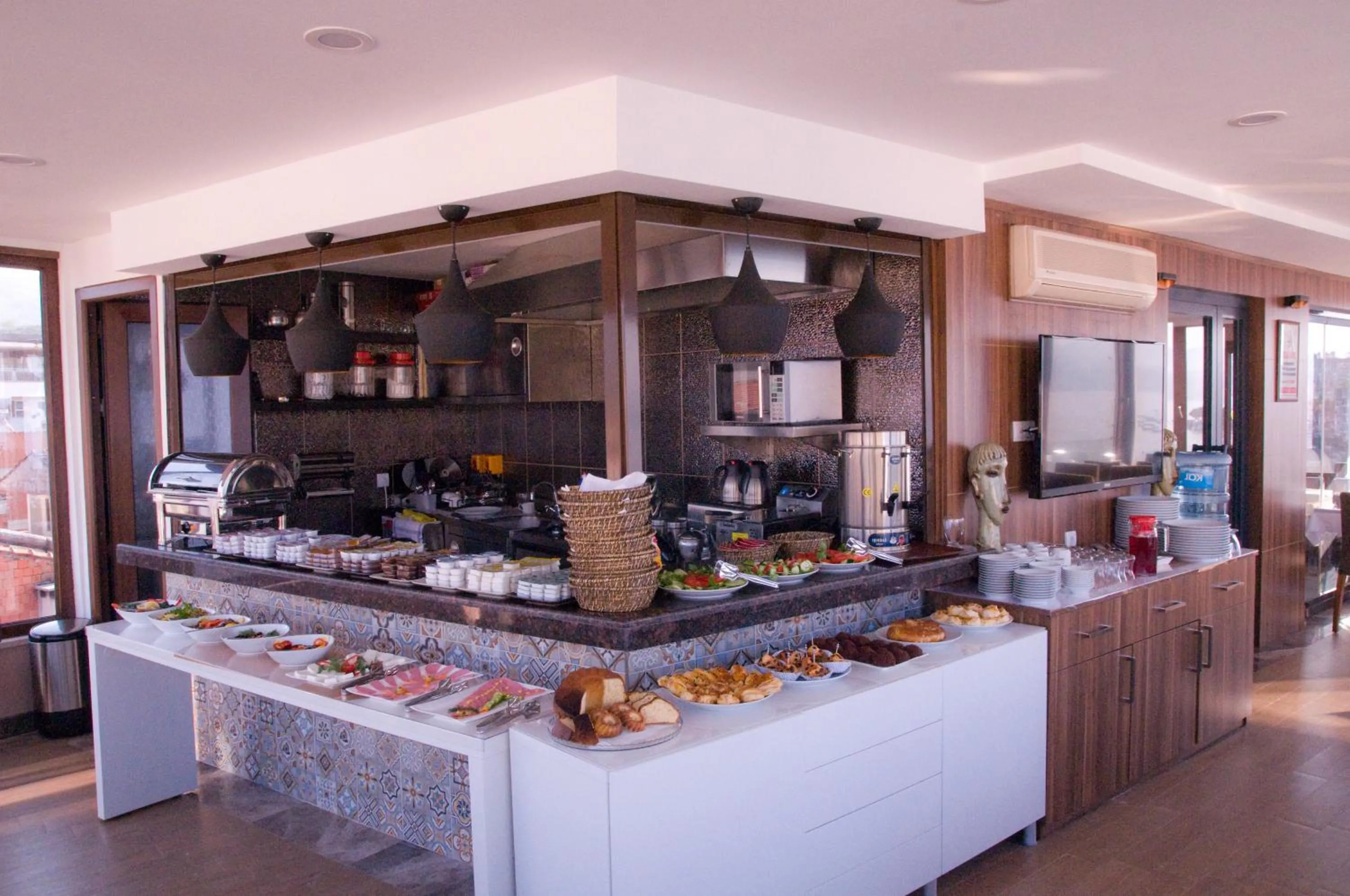 Restaurant/places to eat in Kerimbey Hotel