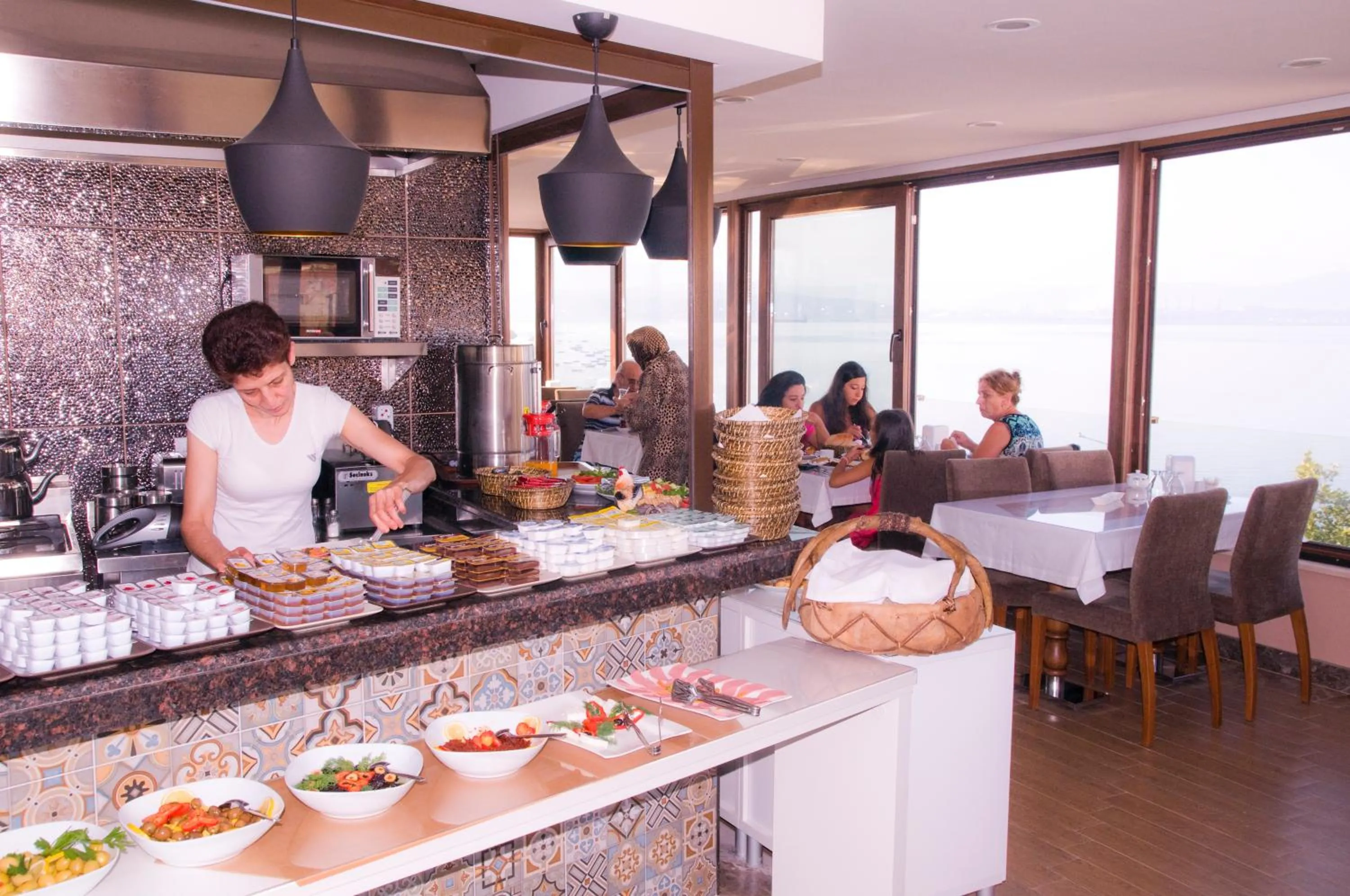 Restaurant/places to eat in Kerimbey Hotel