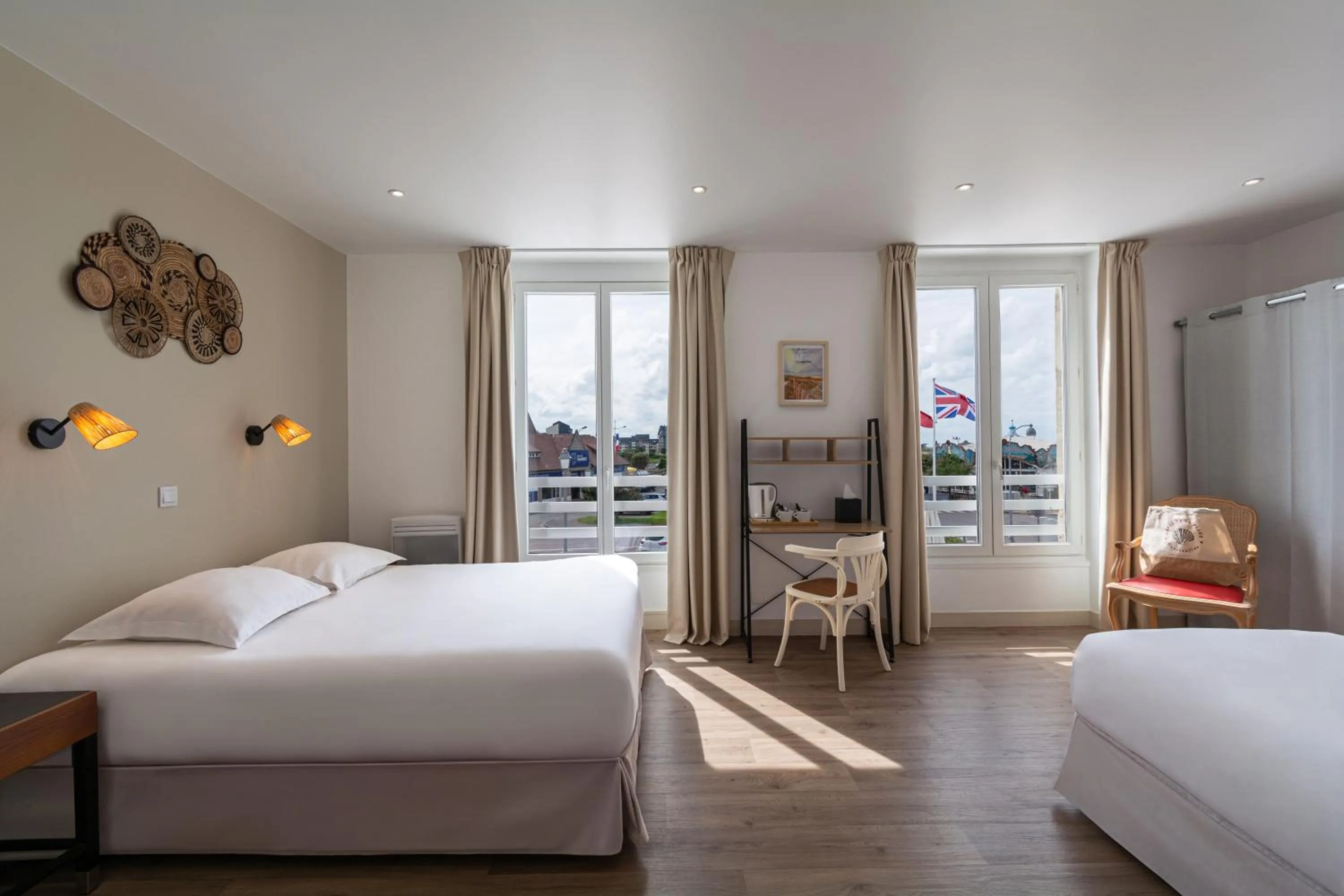 Photo of the whole room, Bed in Hôtel De La Plage