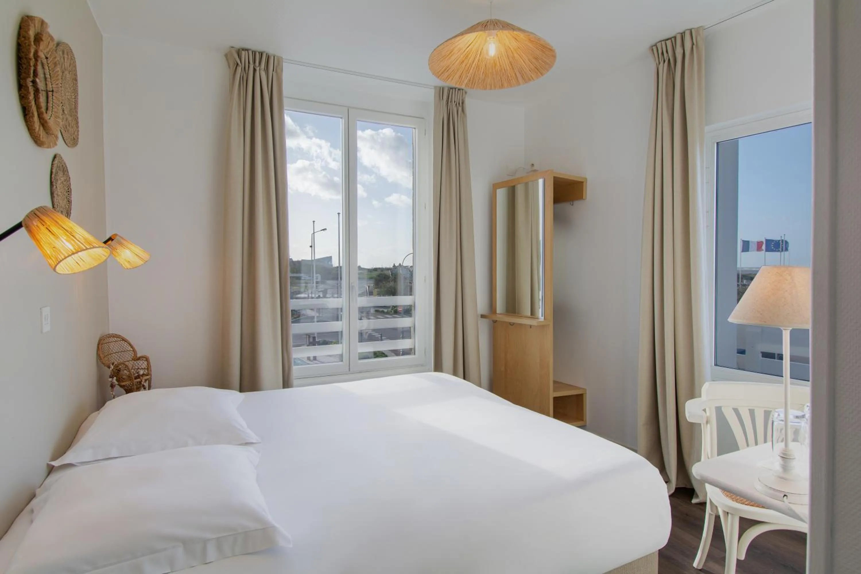 Bedroom, Bed in Hôtel De La Plage