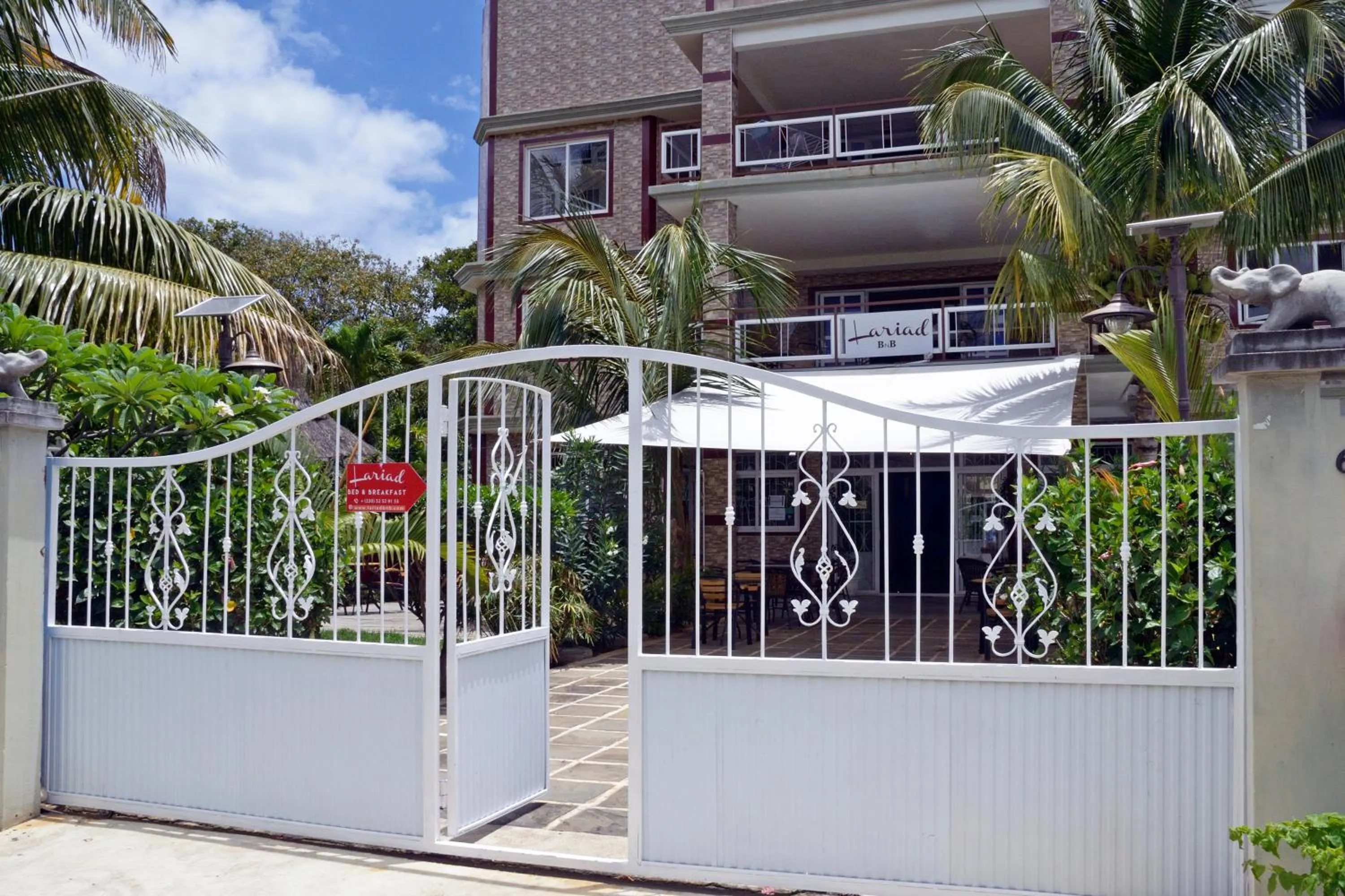 Facade/entrance in Lariad BnB