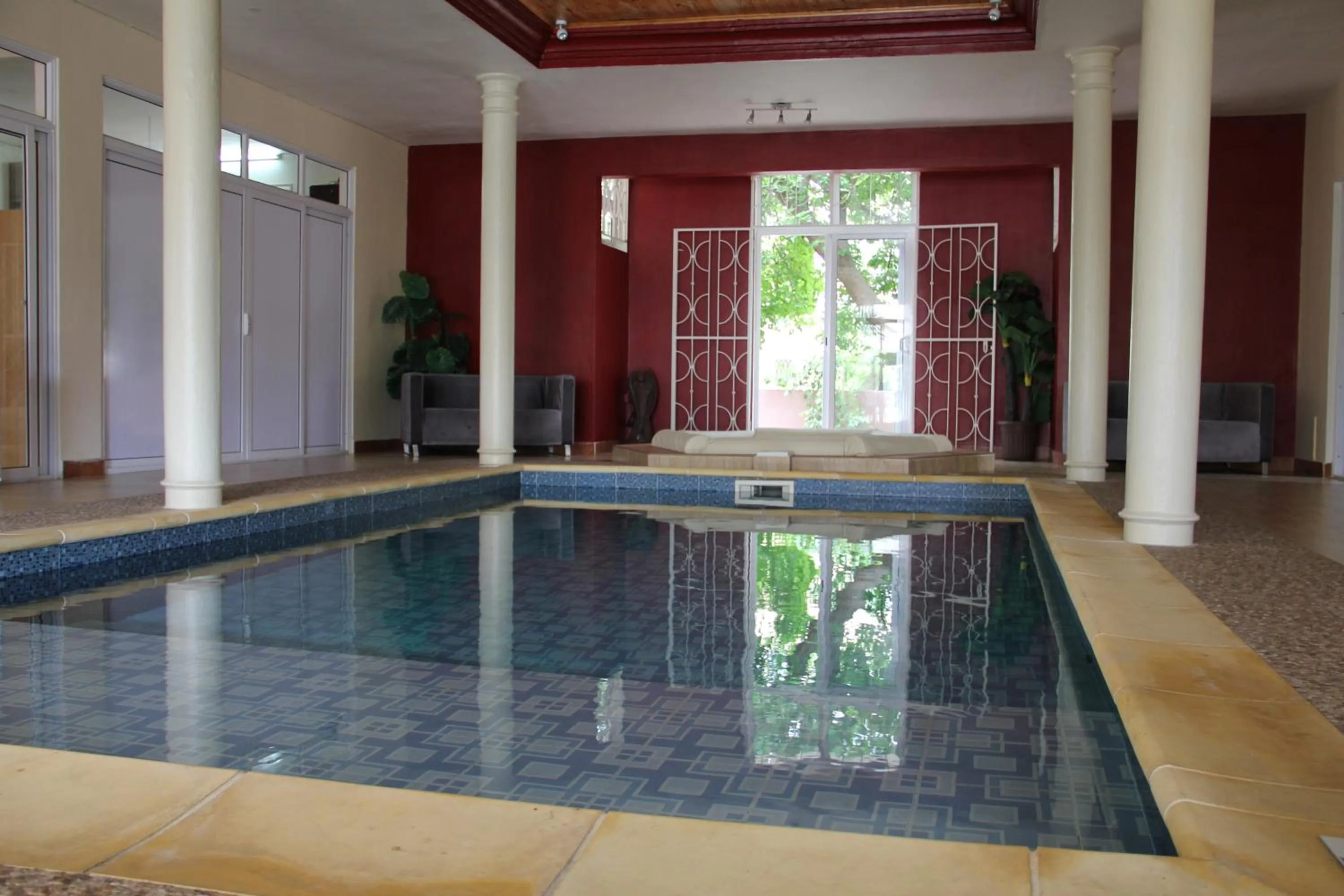 Swimming pool in Lariad BnB