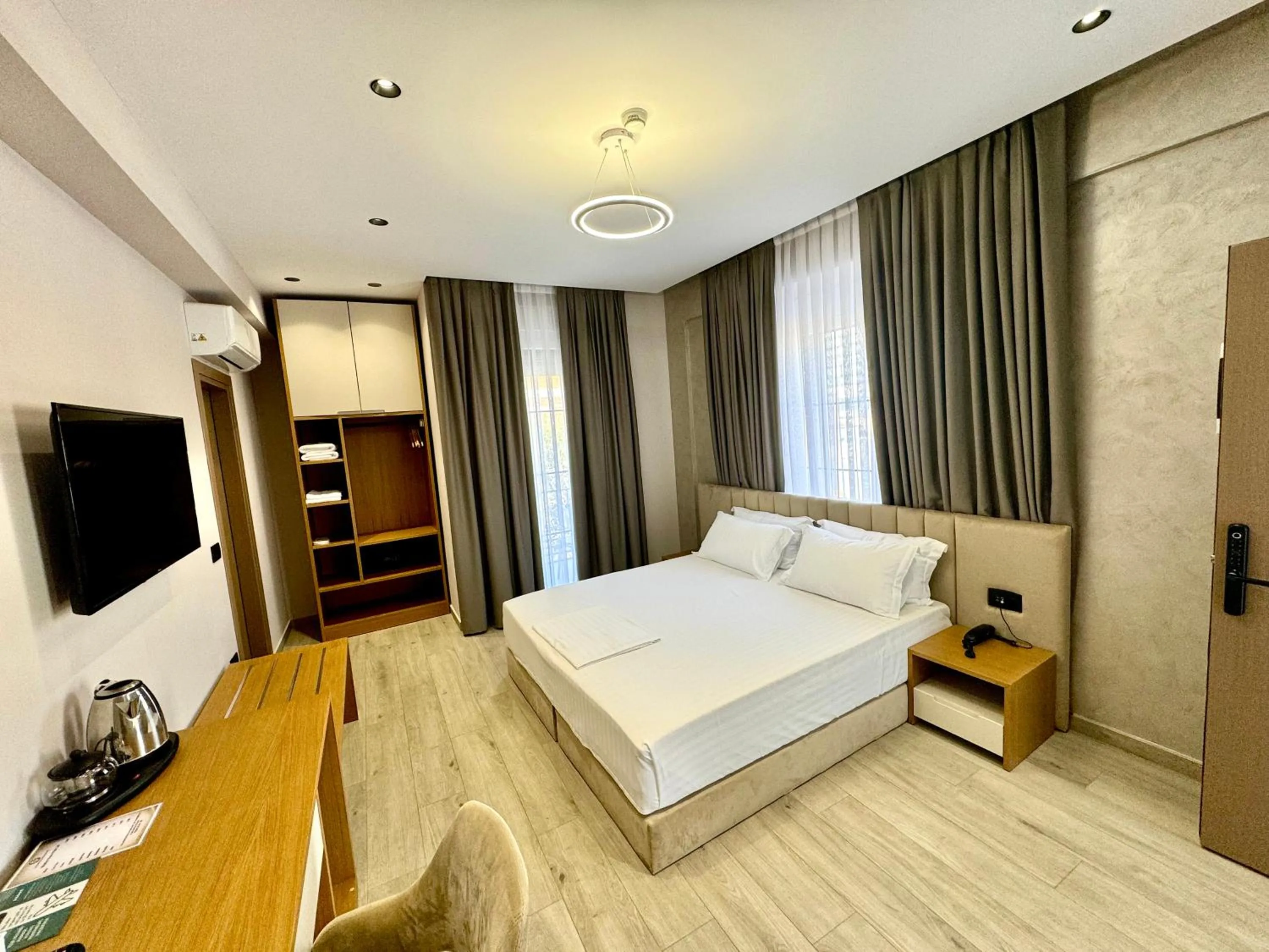 Communal lounge/ TV room, Bed in Residence Inn Hotel