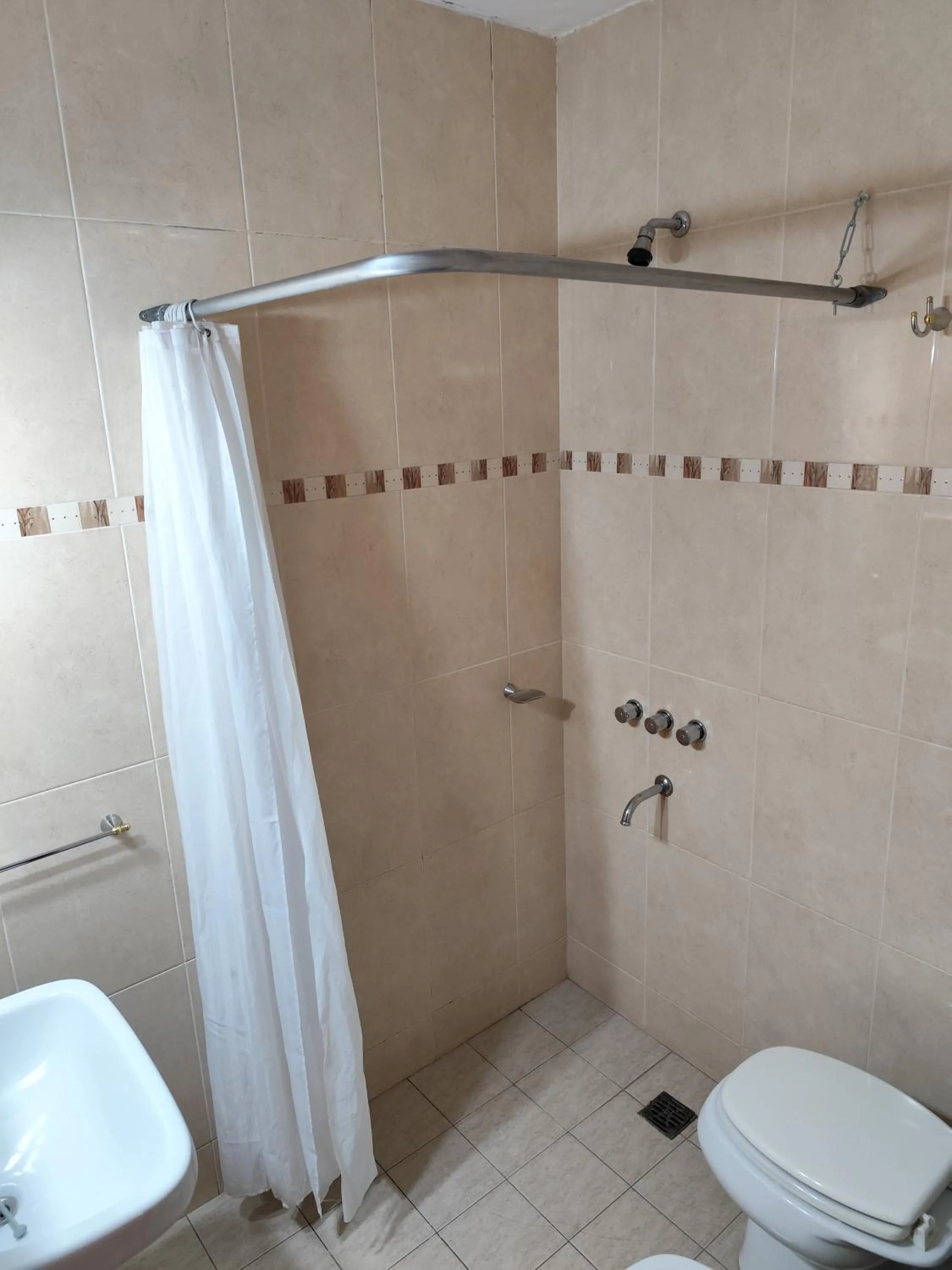 Bathroom in Victor Hotel