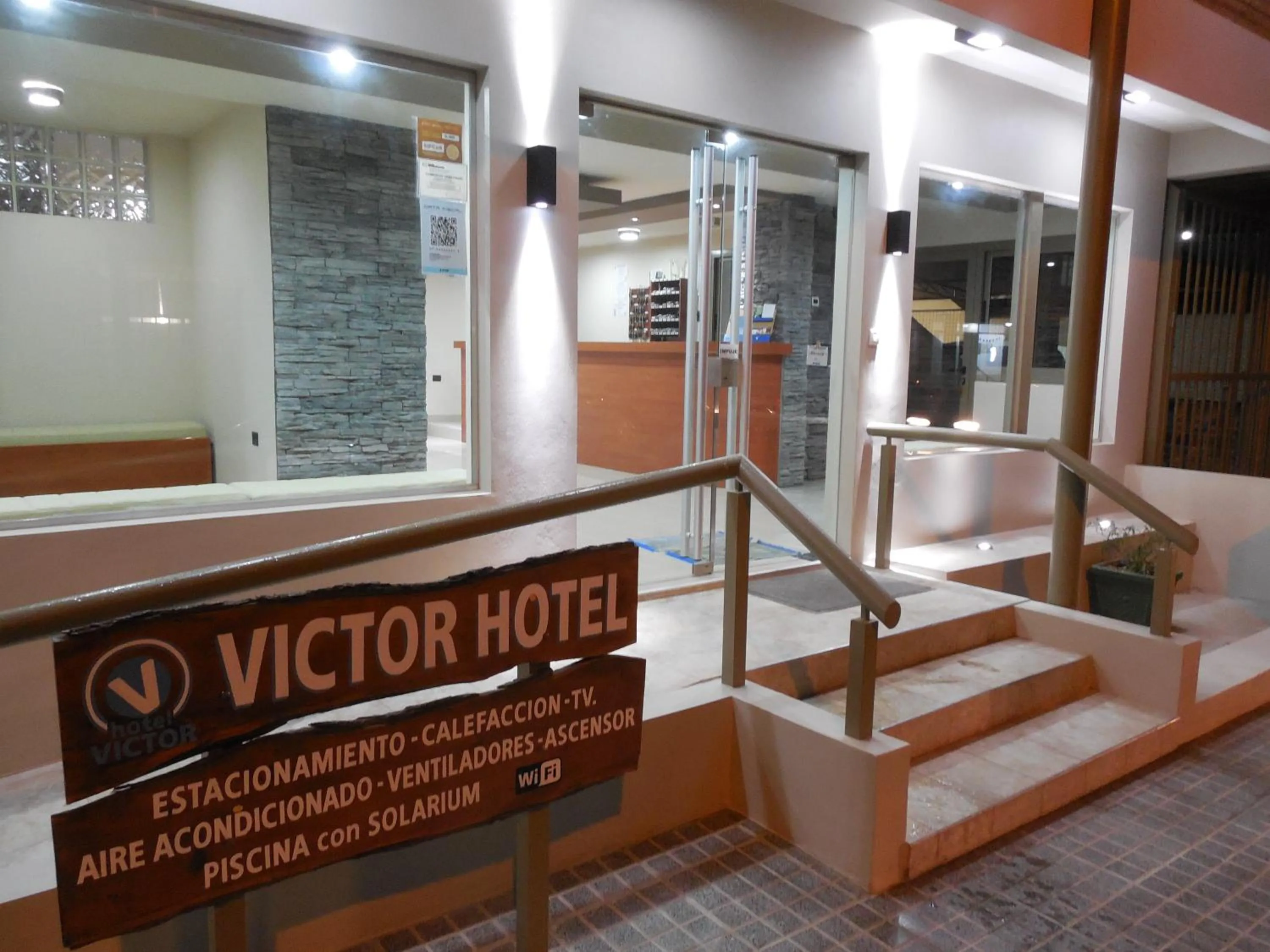 Facade/entrance in Victor Hotel