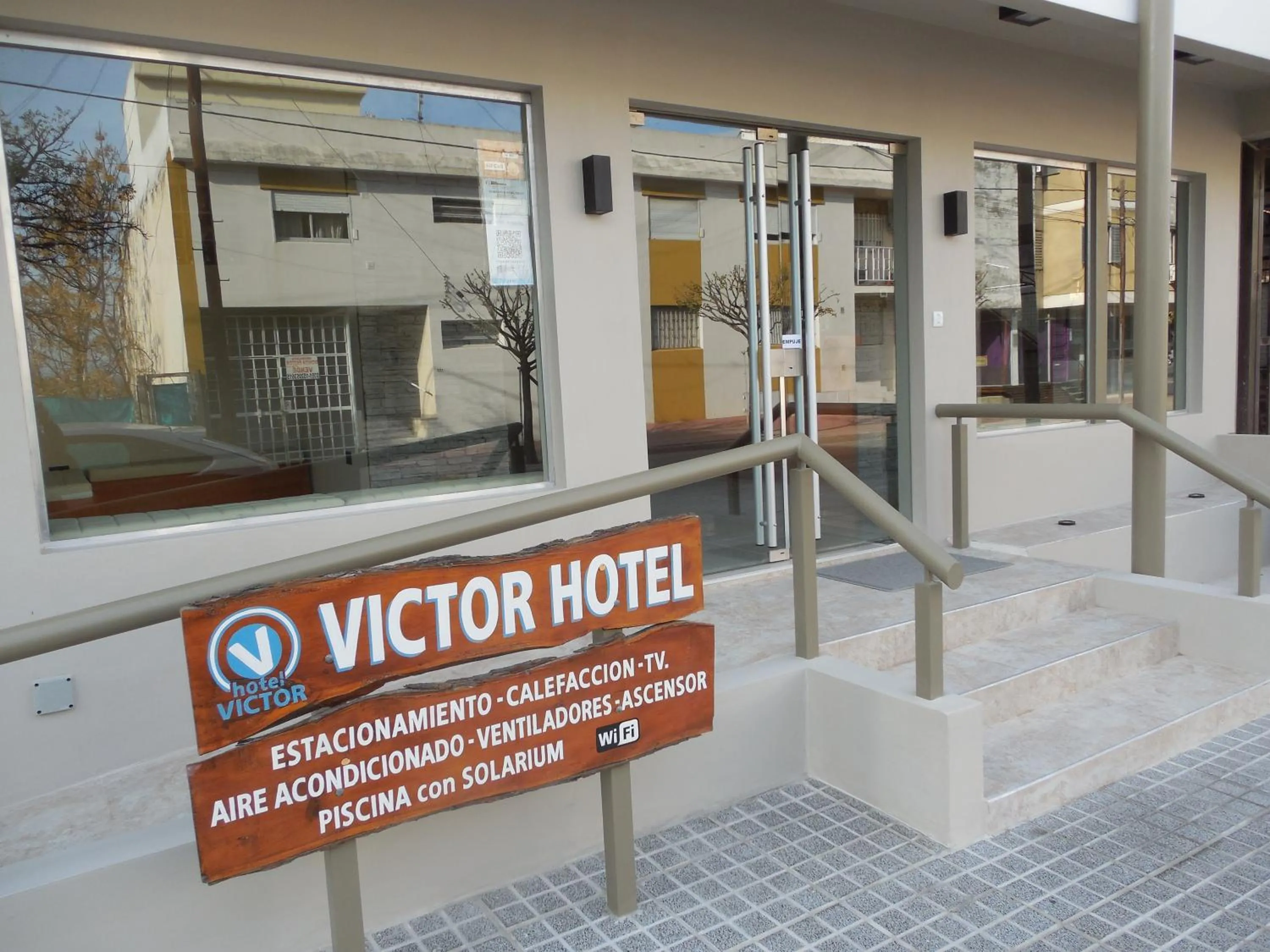 Facade/entrance in Victor Hotel