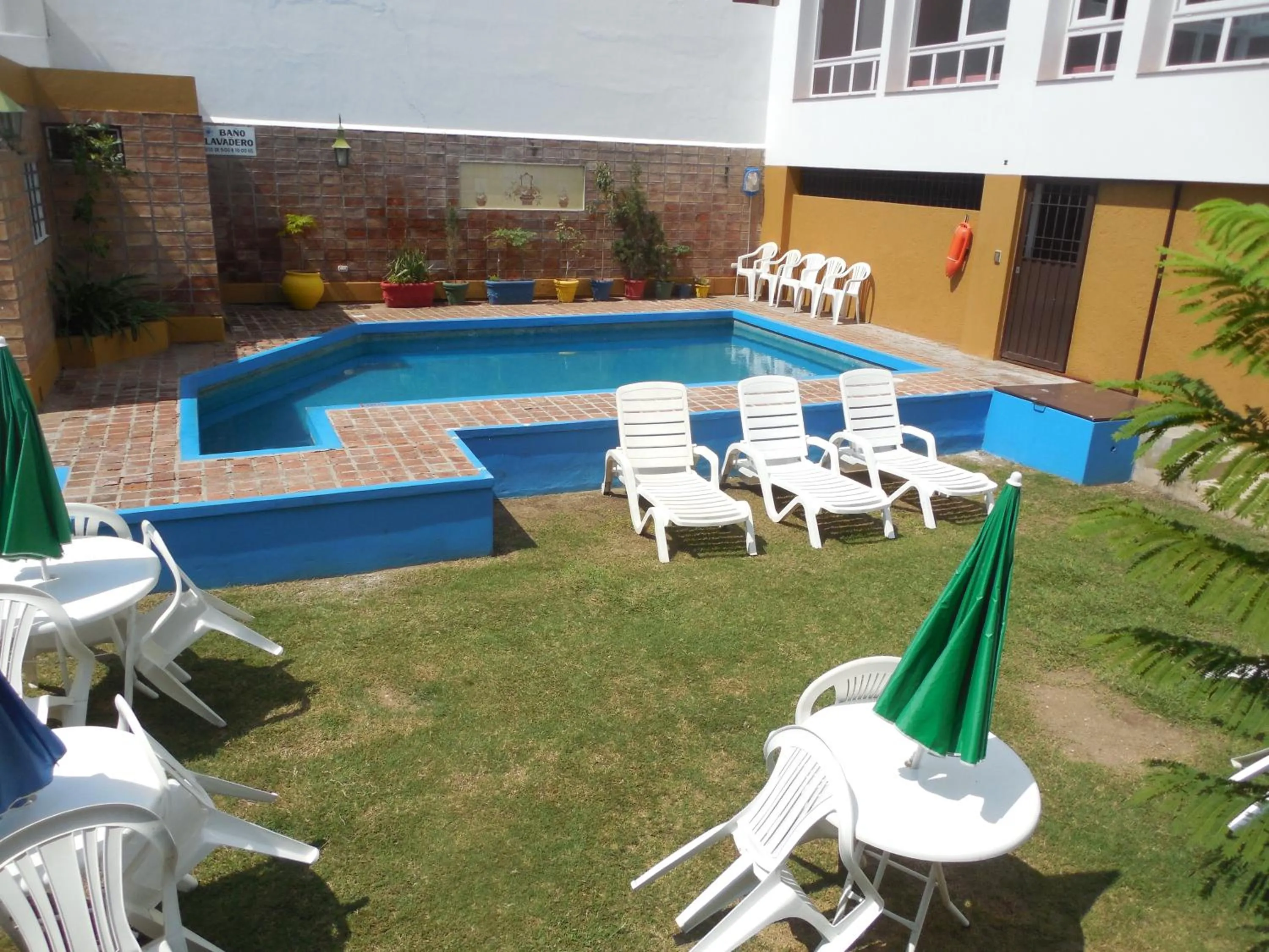 Swimming pool in Victor Hotel