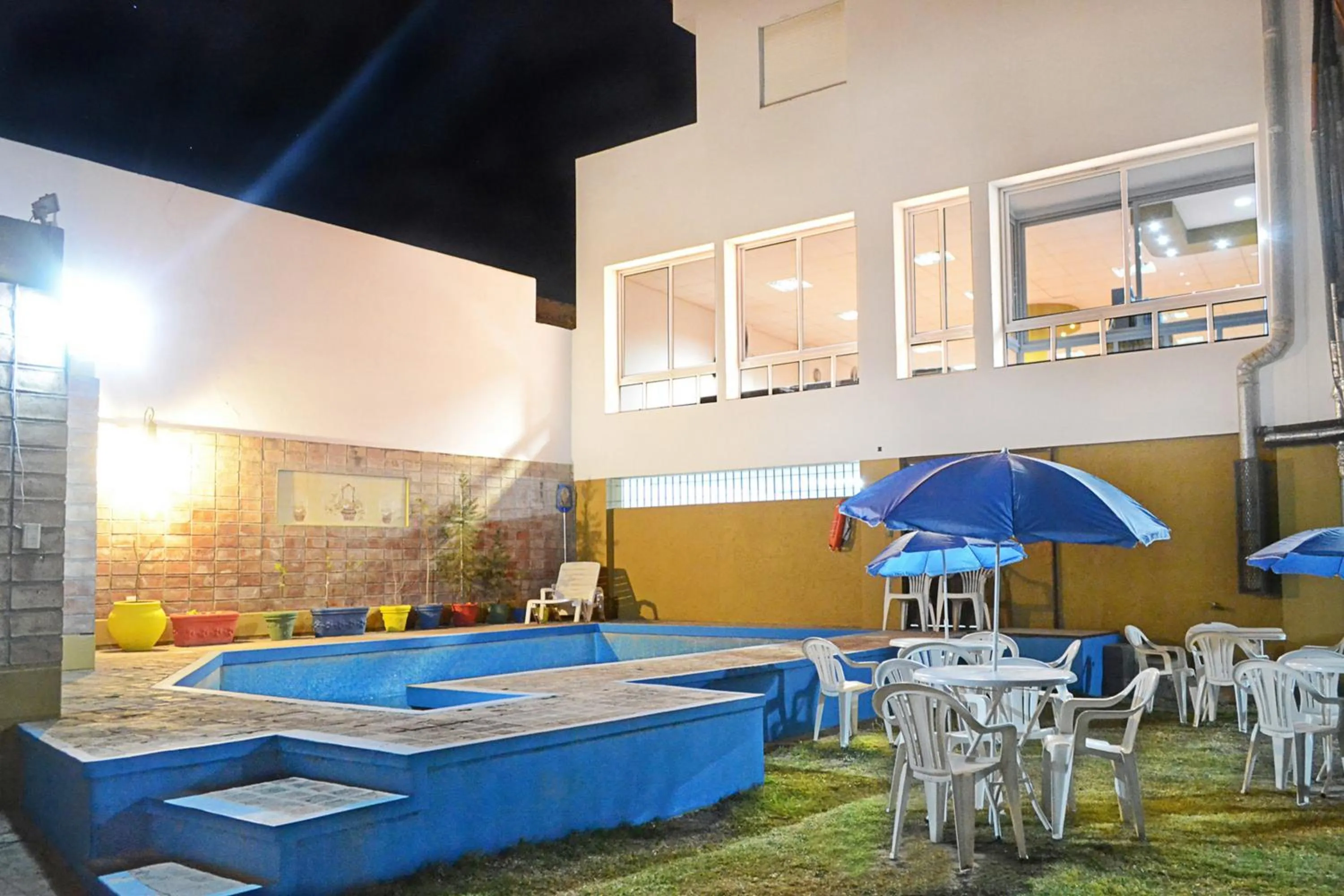 Swimming pool in Victor Hotel