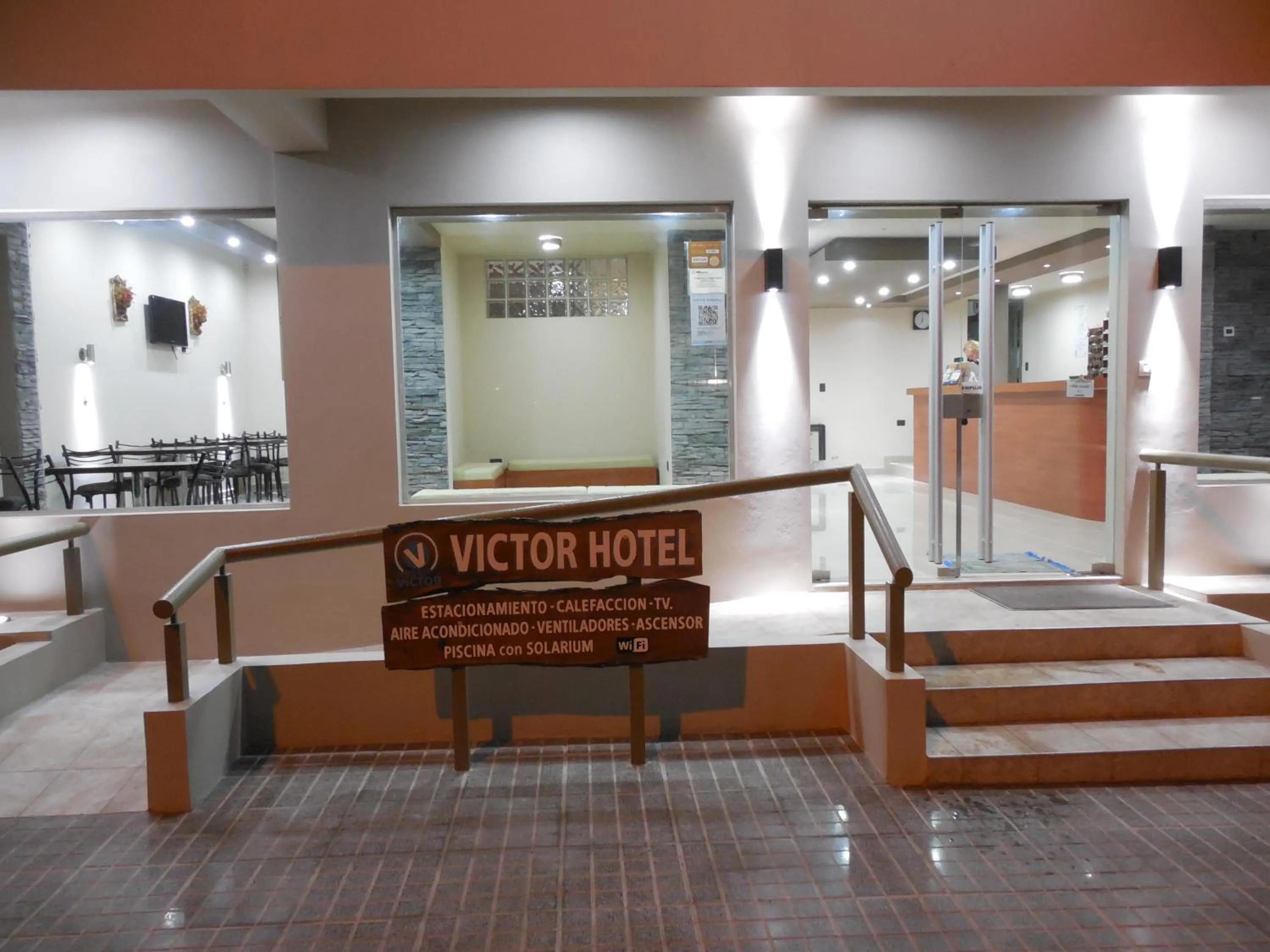 Facade/entrance in Victor Hotel
