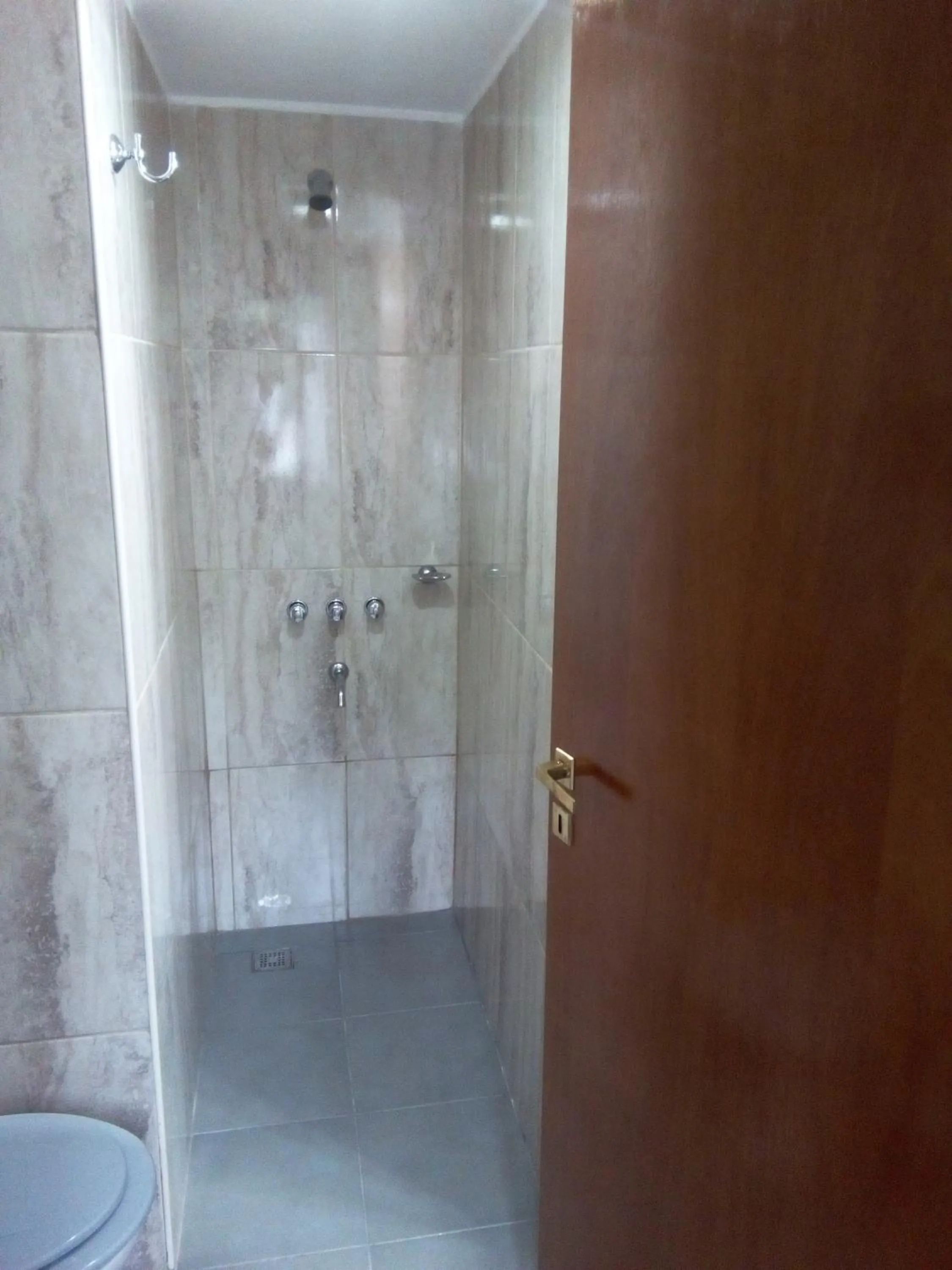 Bathroom in Victor Hotel