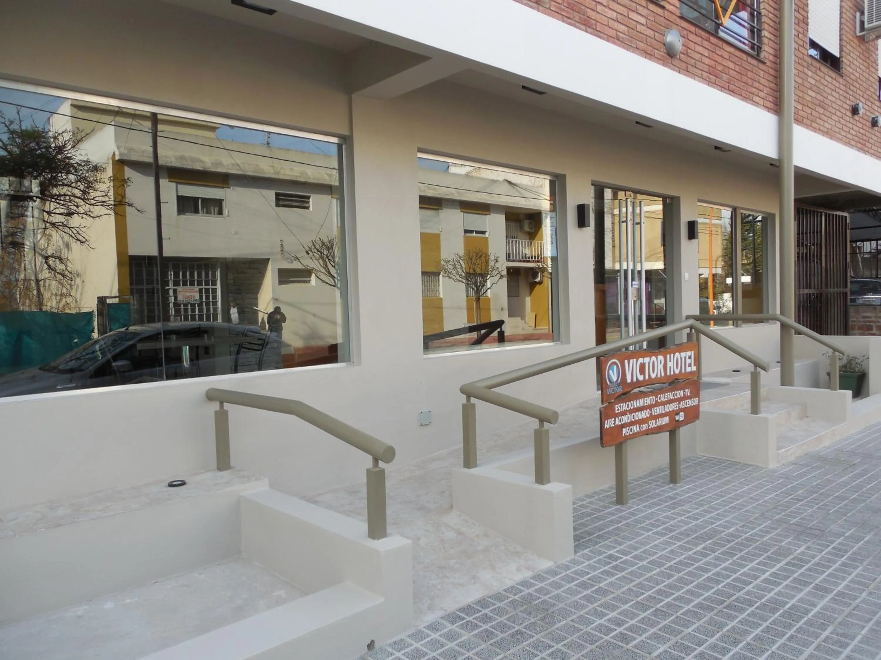 Facade/entrance in Victor Hotel