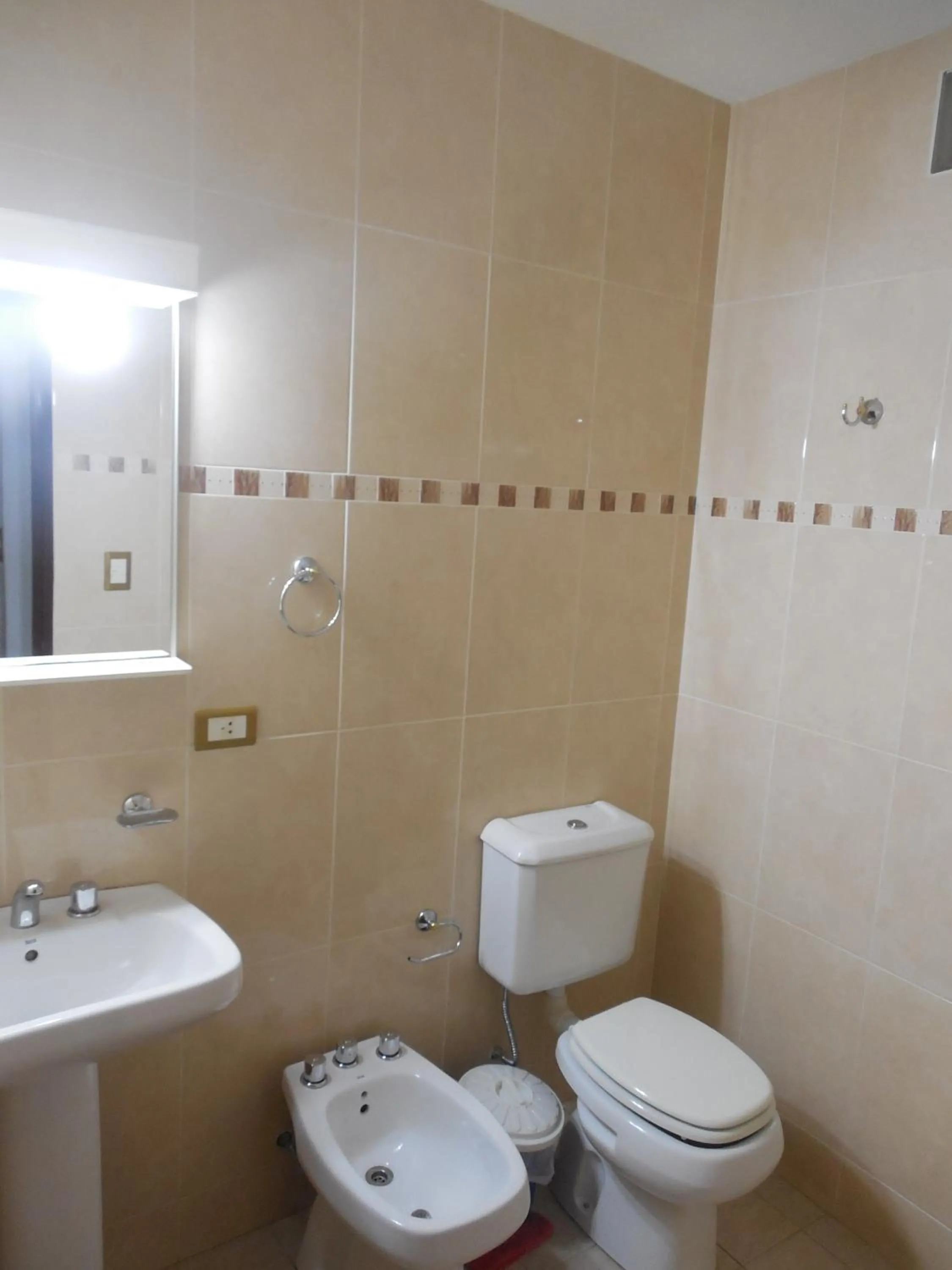 Toilet in Victor Hotel