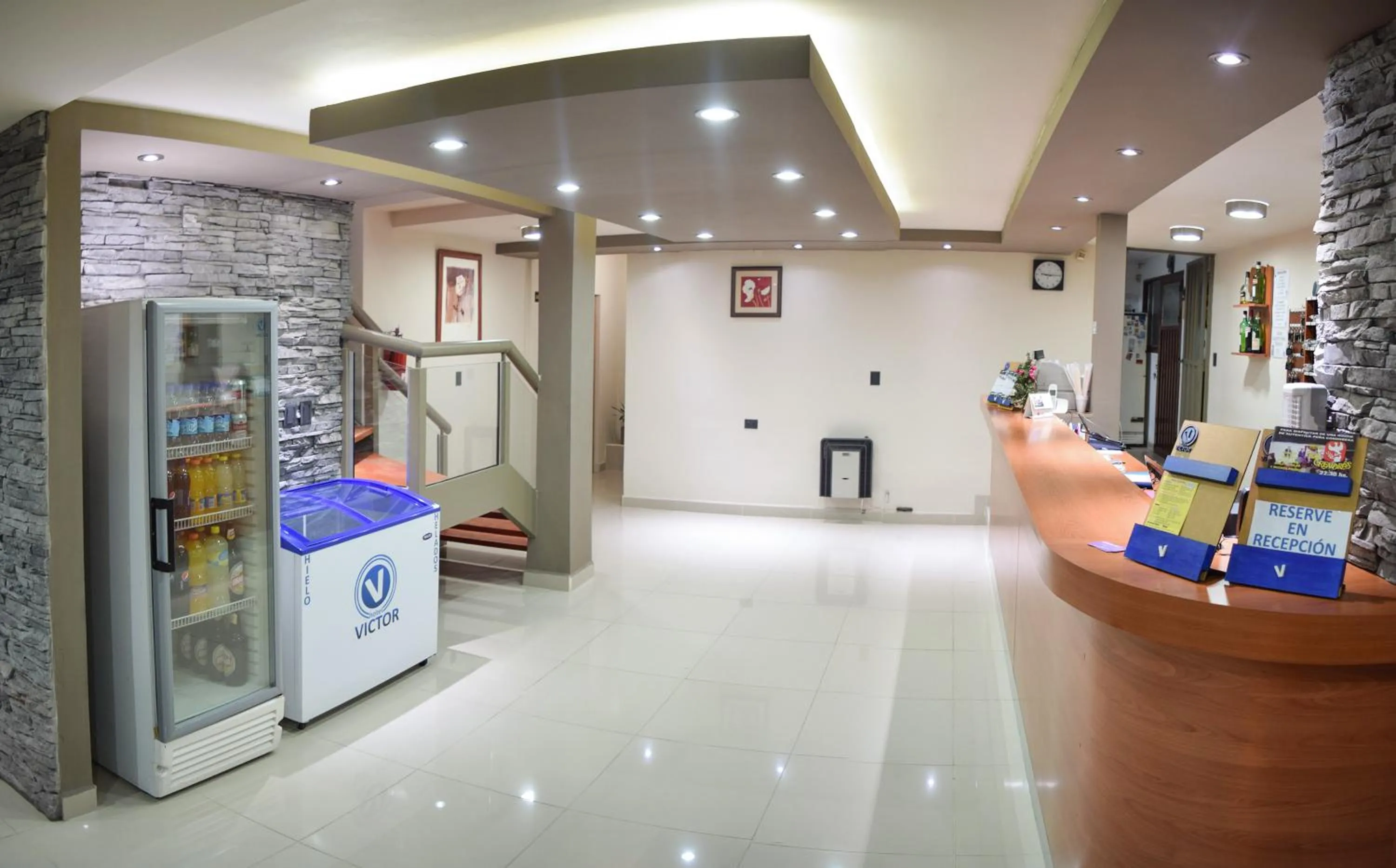 Facade/entrance in Victor Hotel
